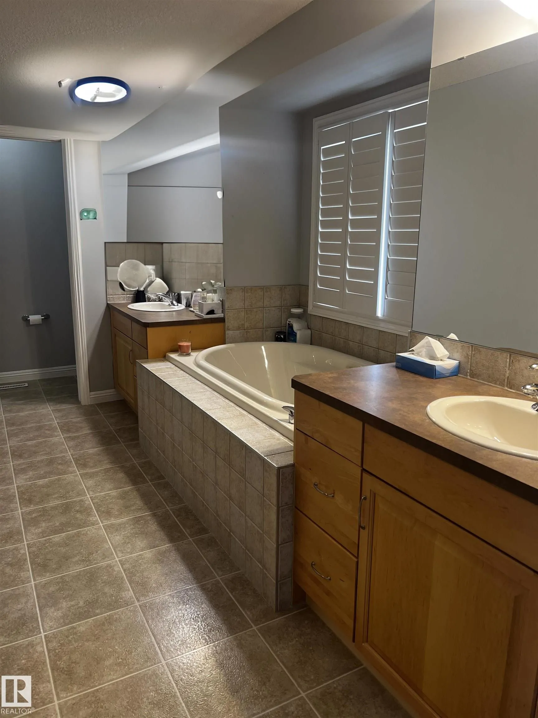 446 SPARLING Court