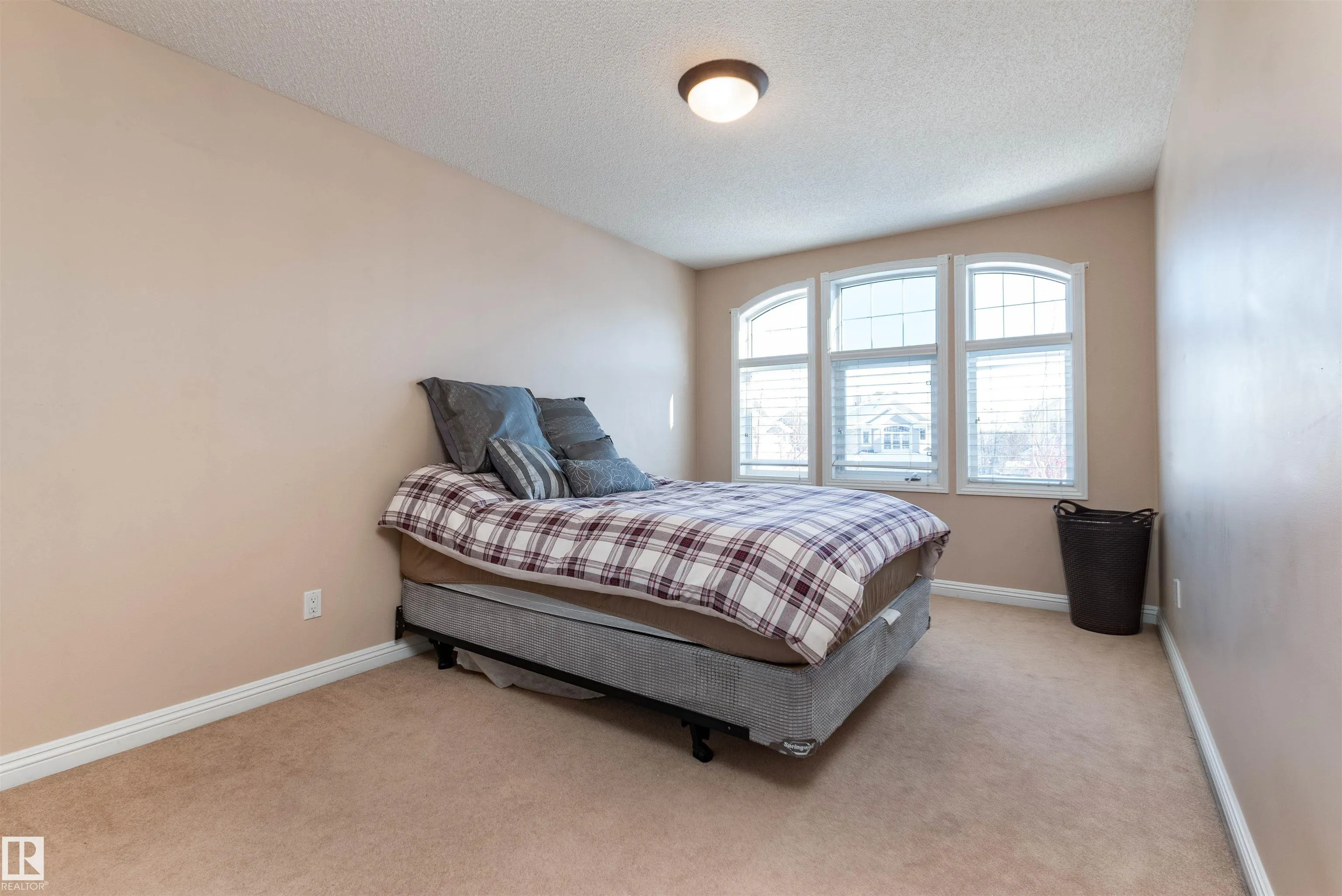 446 SPARLING Court