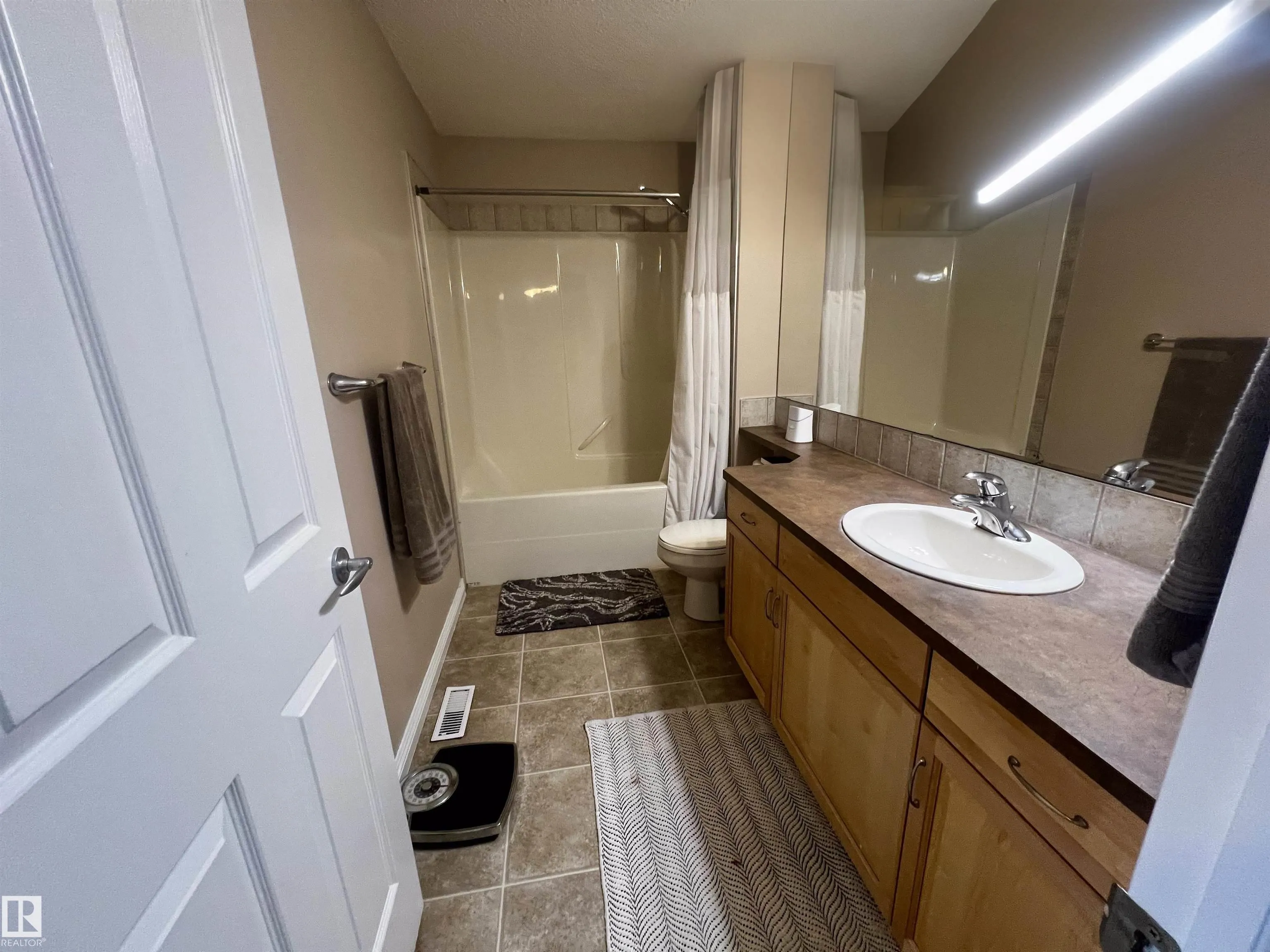 446 SPARLING Court