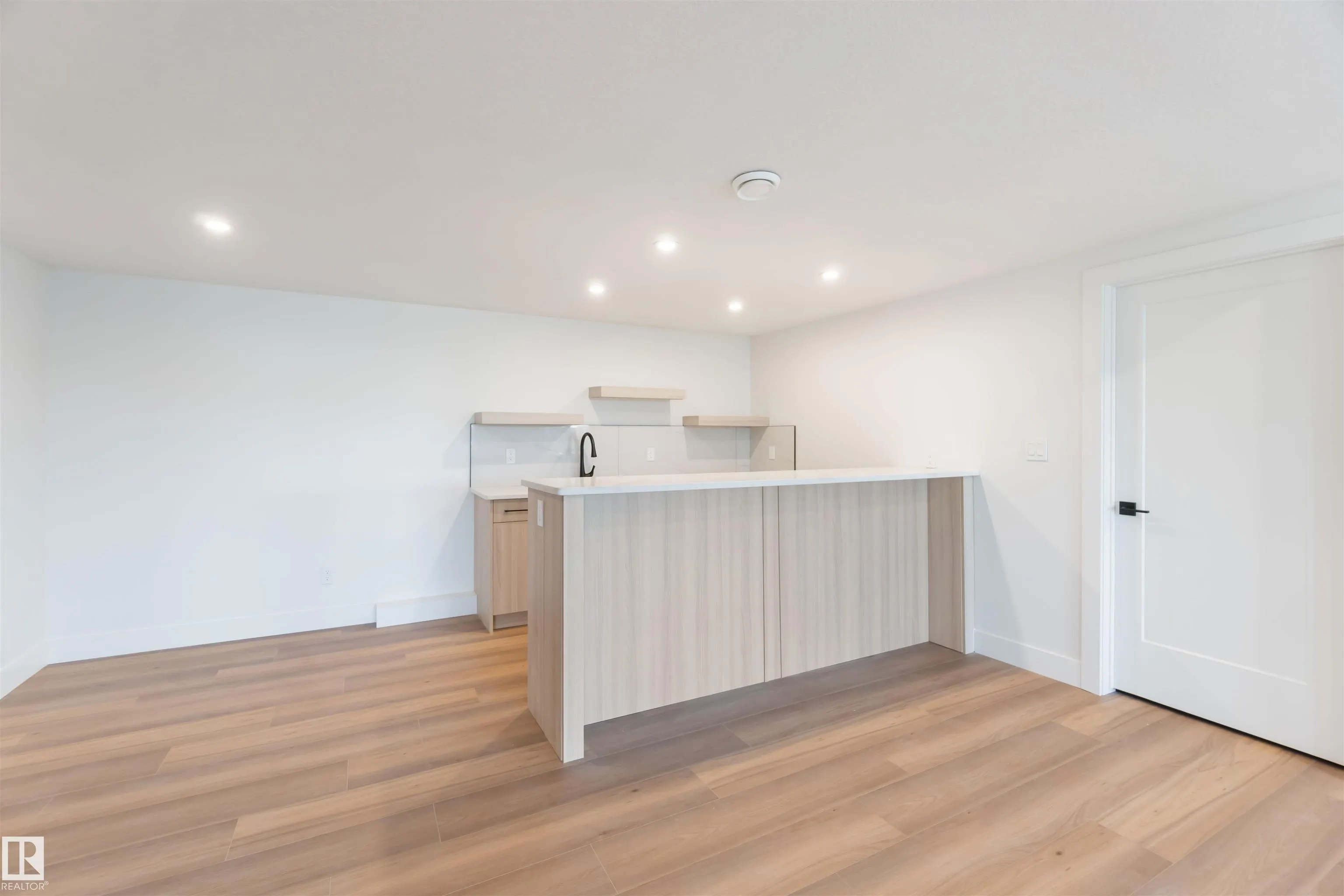 70 Eldridge Point