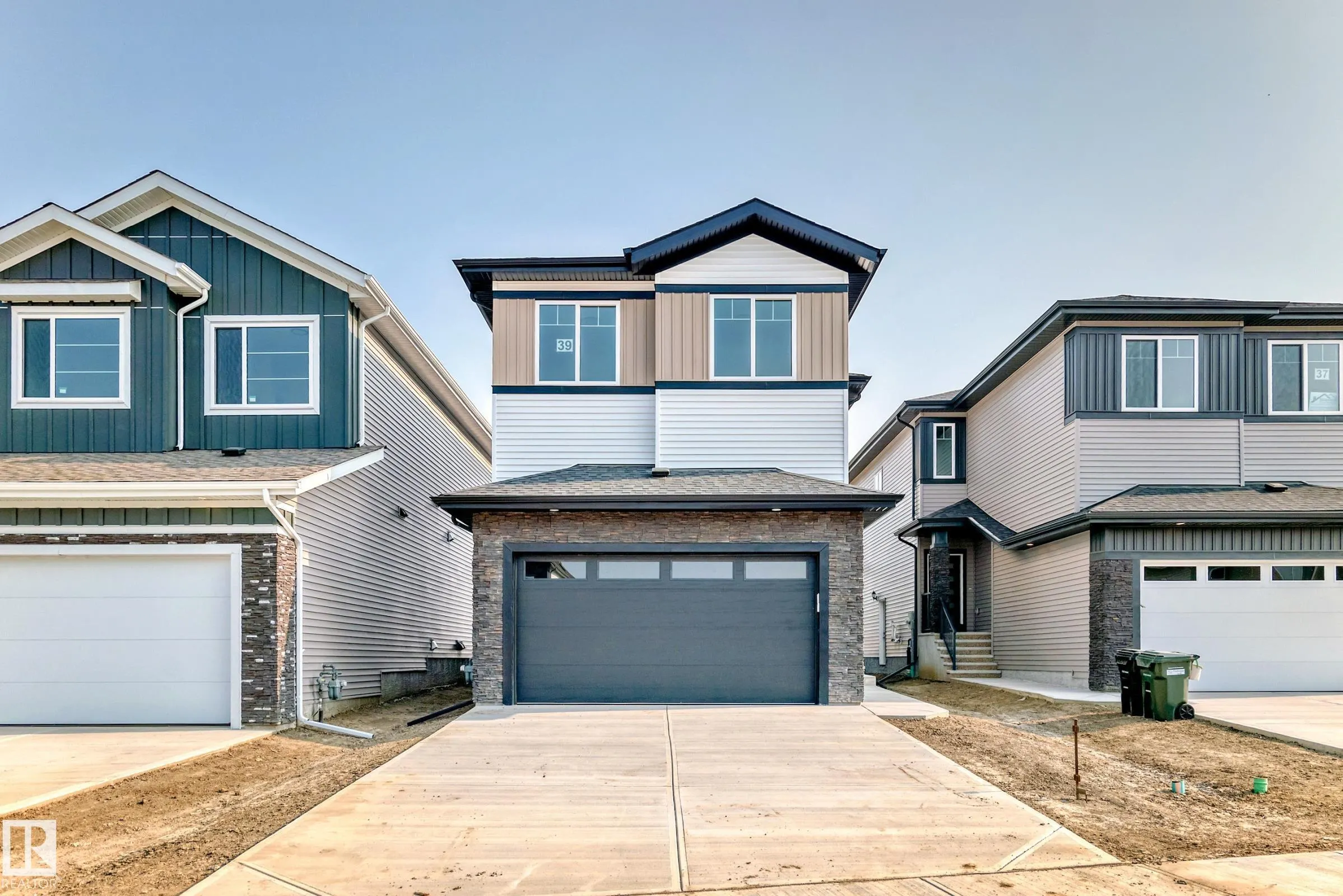 39 MEADOWGROVE Lane