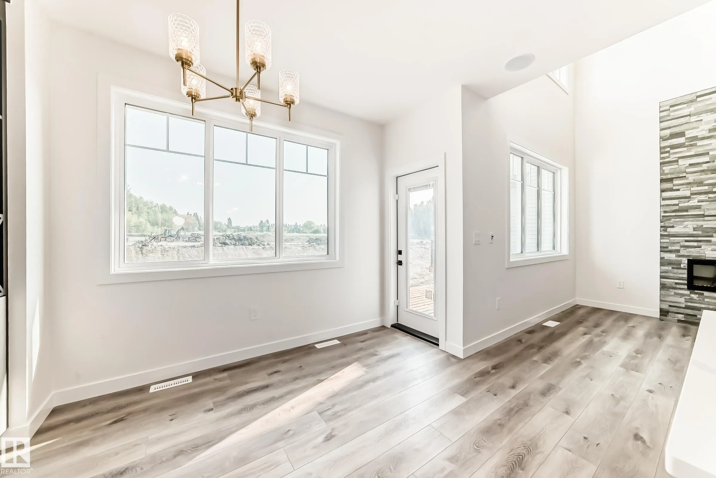 39 MEADOWGROVE Lane
