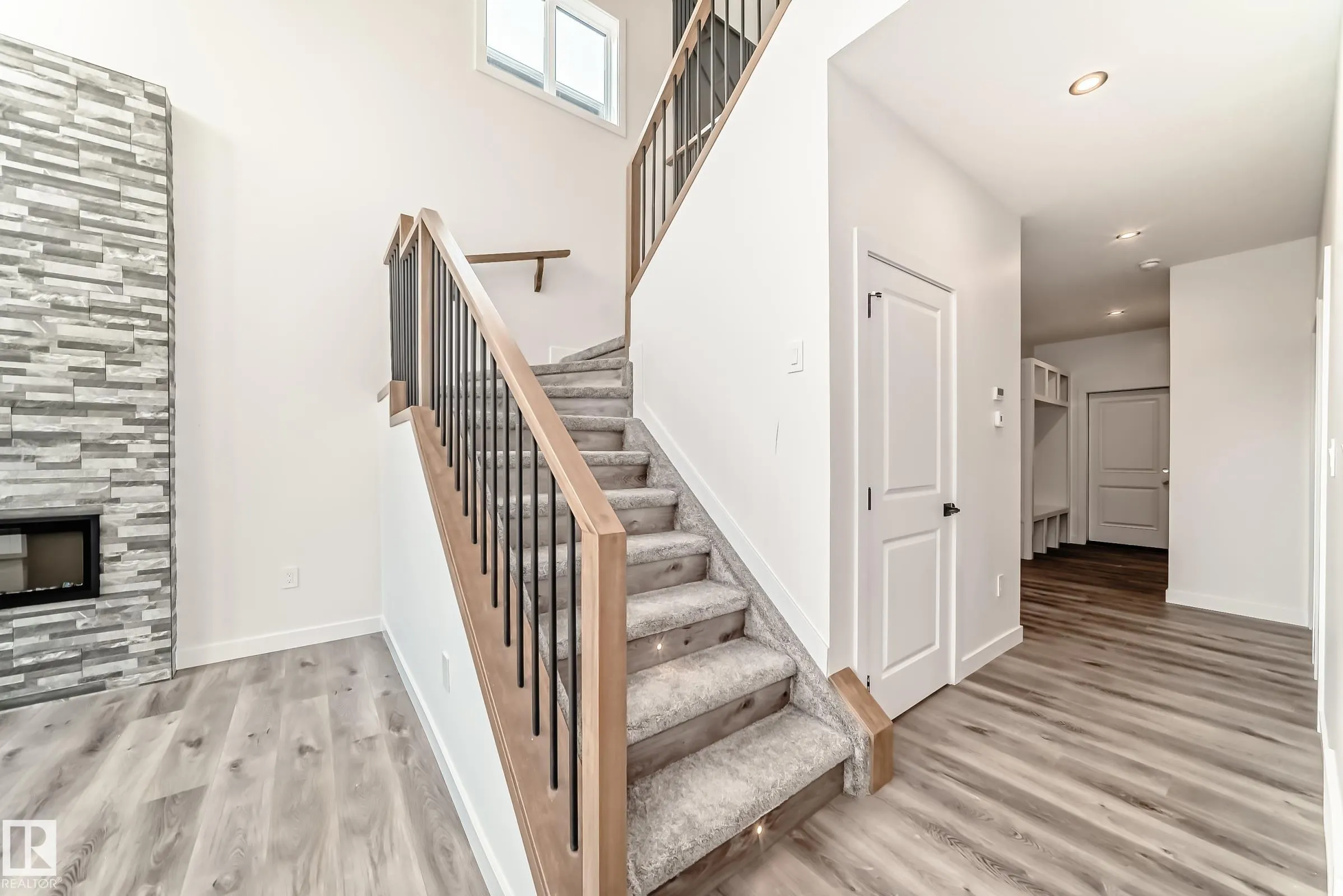 39 MEADOWGROVE Lane