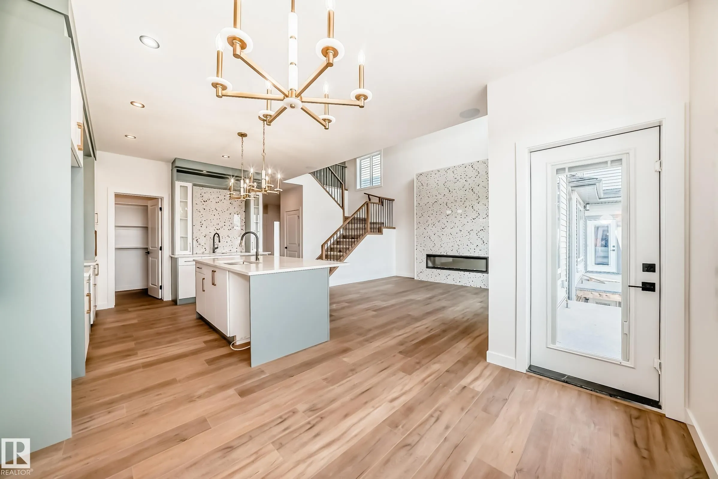 15 AXELWOOD Crescent