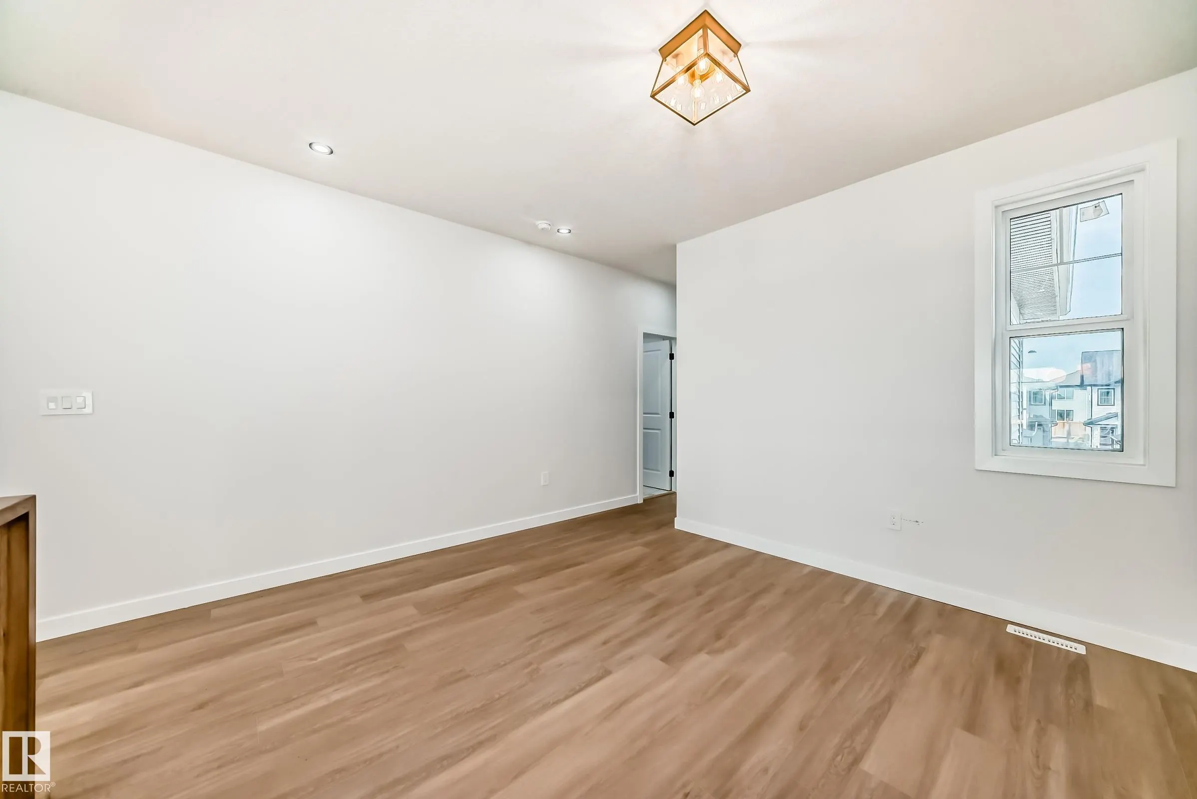 15 AXELWOOD Crescent
