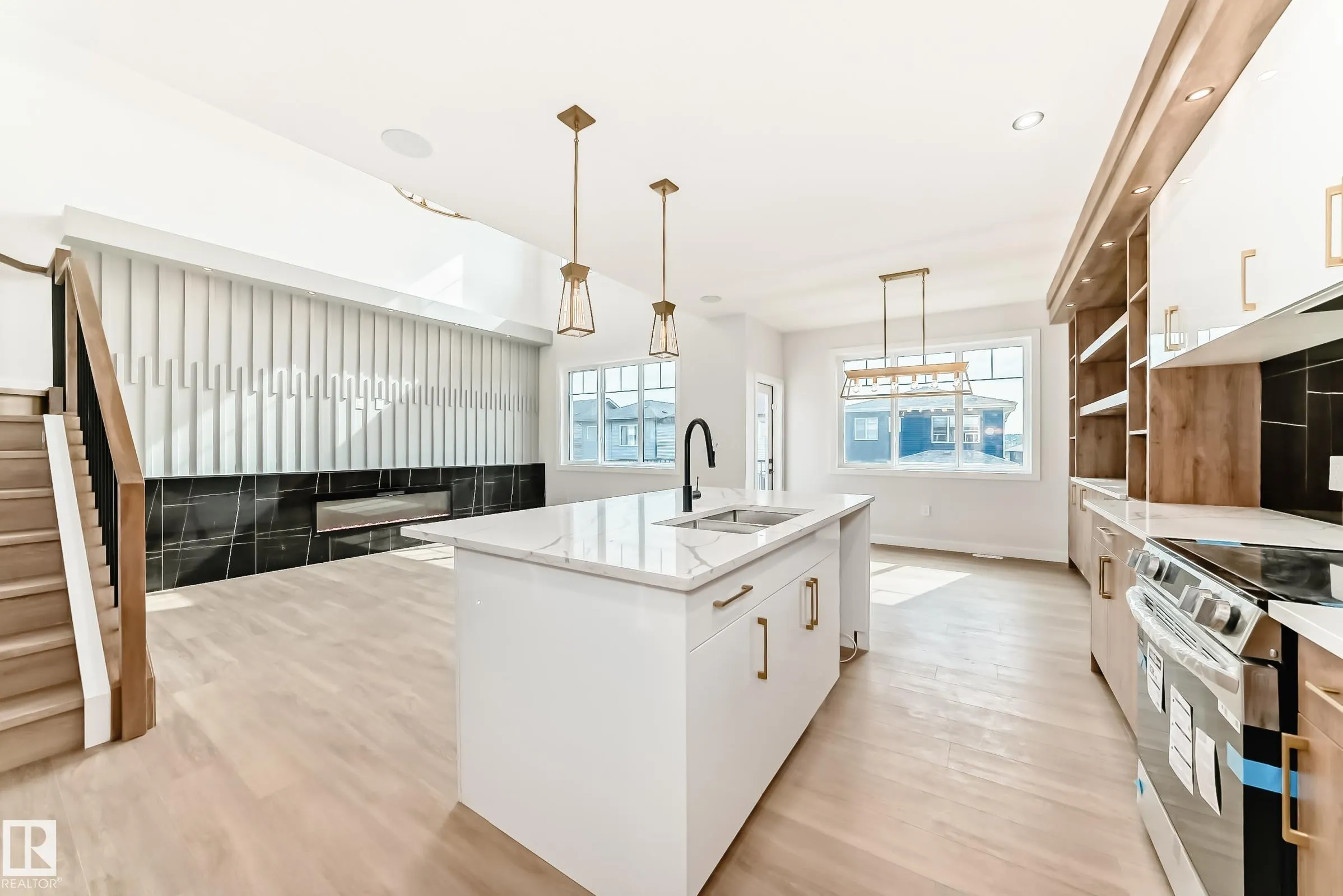 15 AXELWOOD Crescent