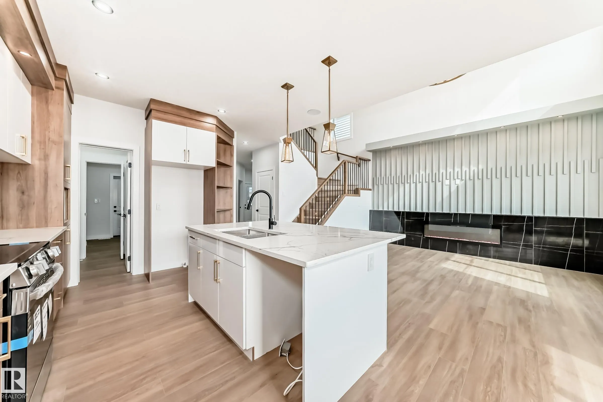 15 AXELWOOD Crescent