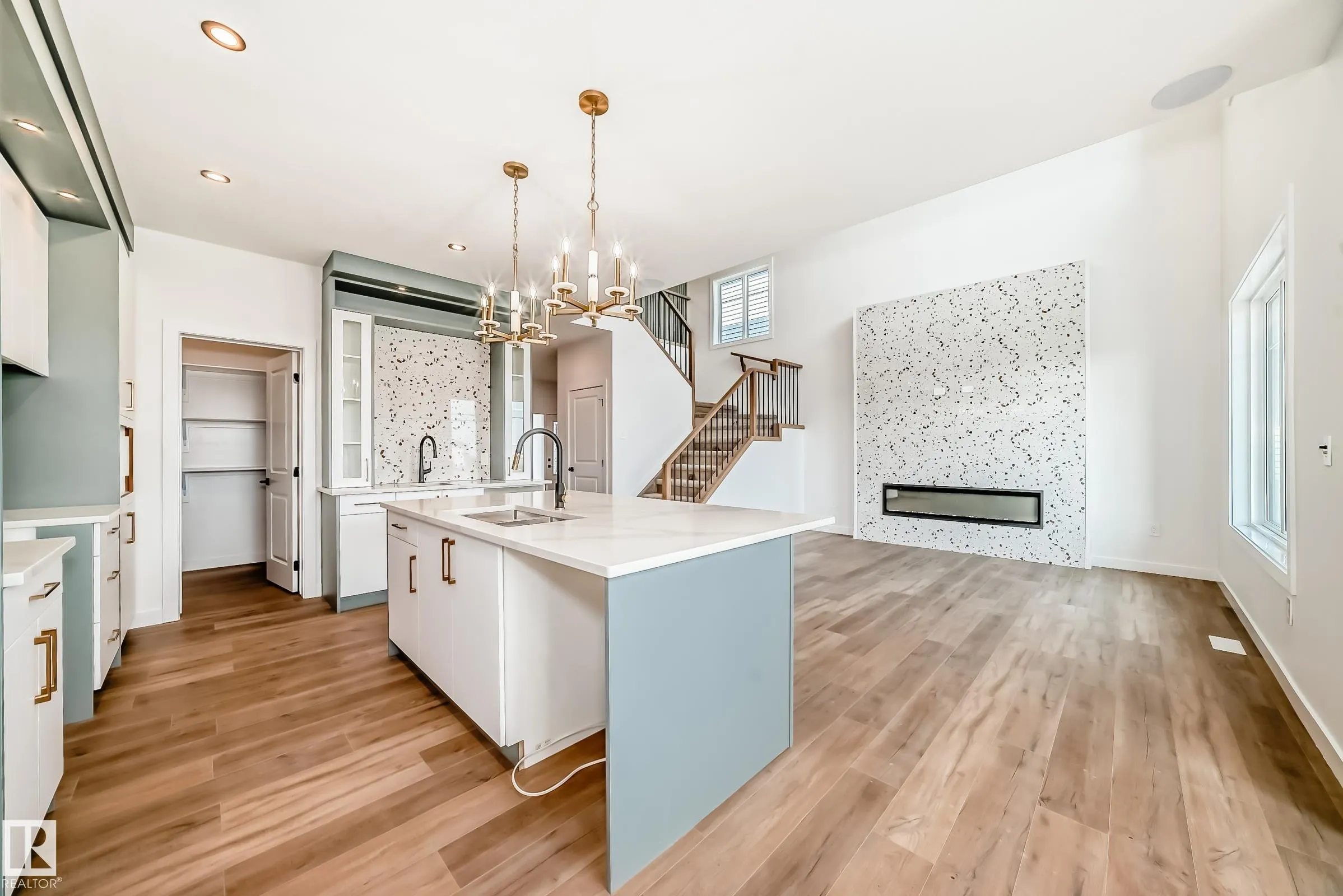 15 AXELWOOD Crescent
