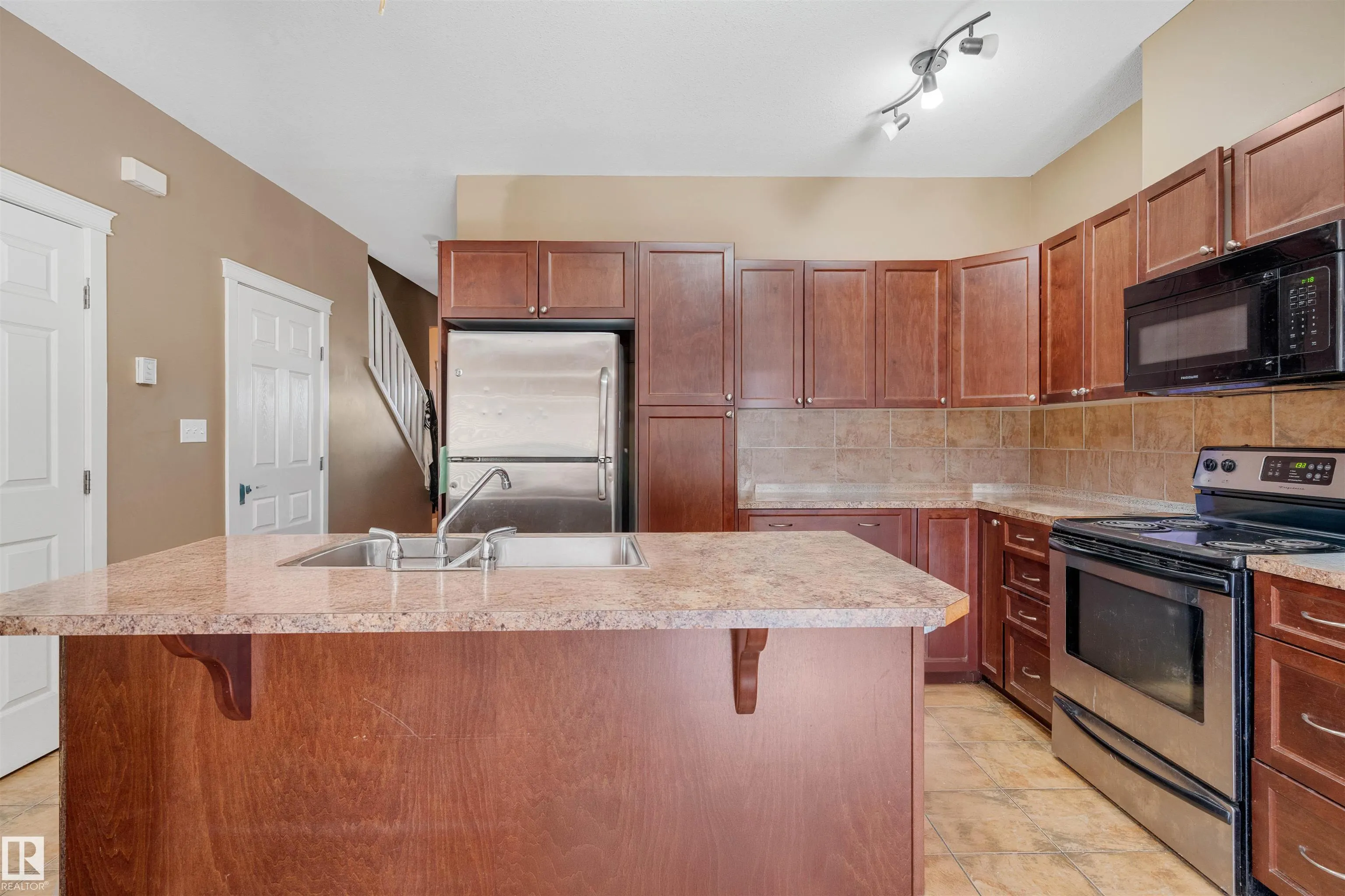 109 SANDSTONE Estates