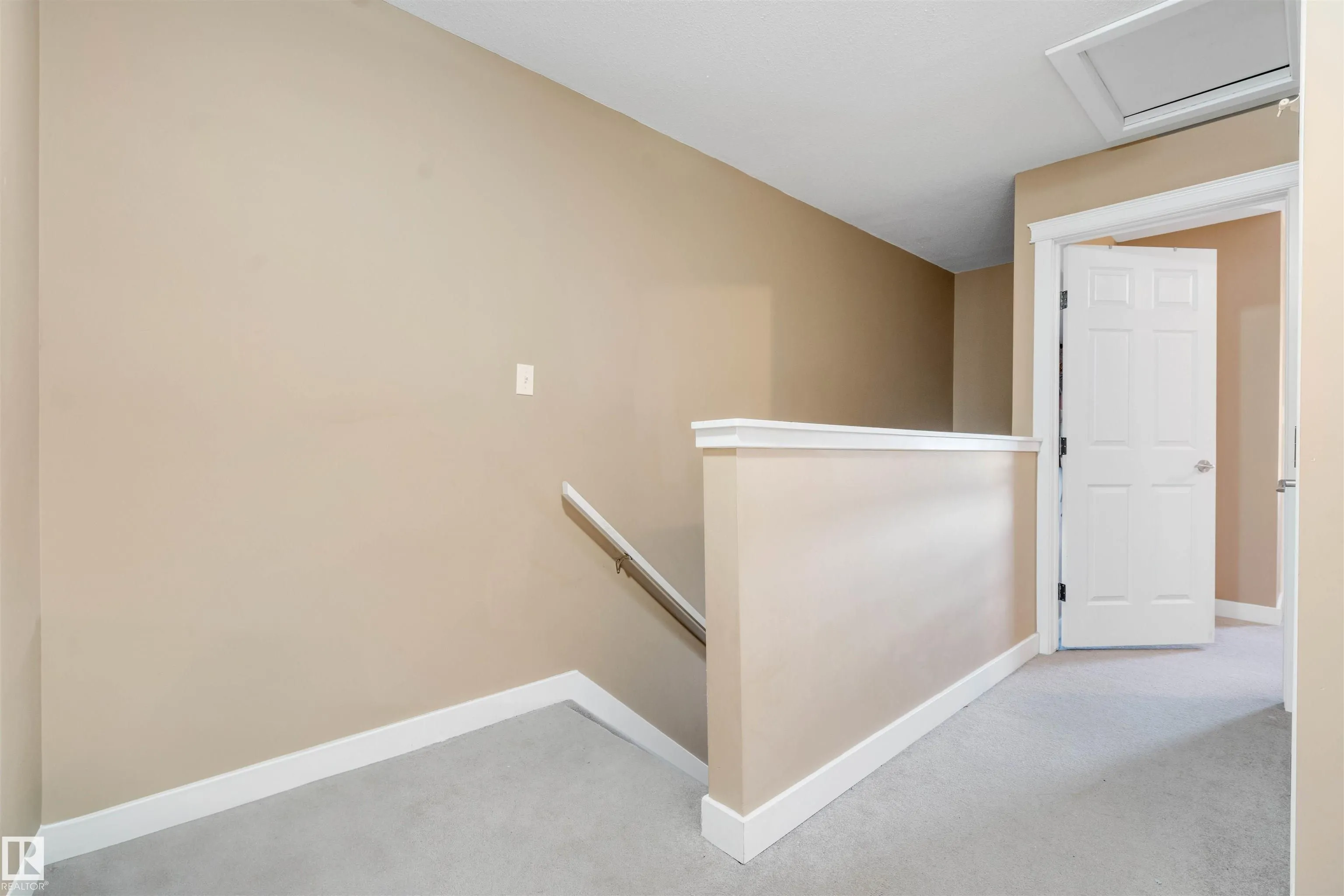 109 SANDSTONE Estates