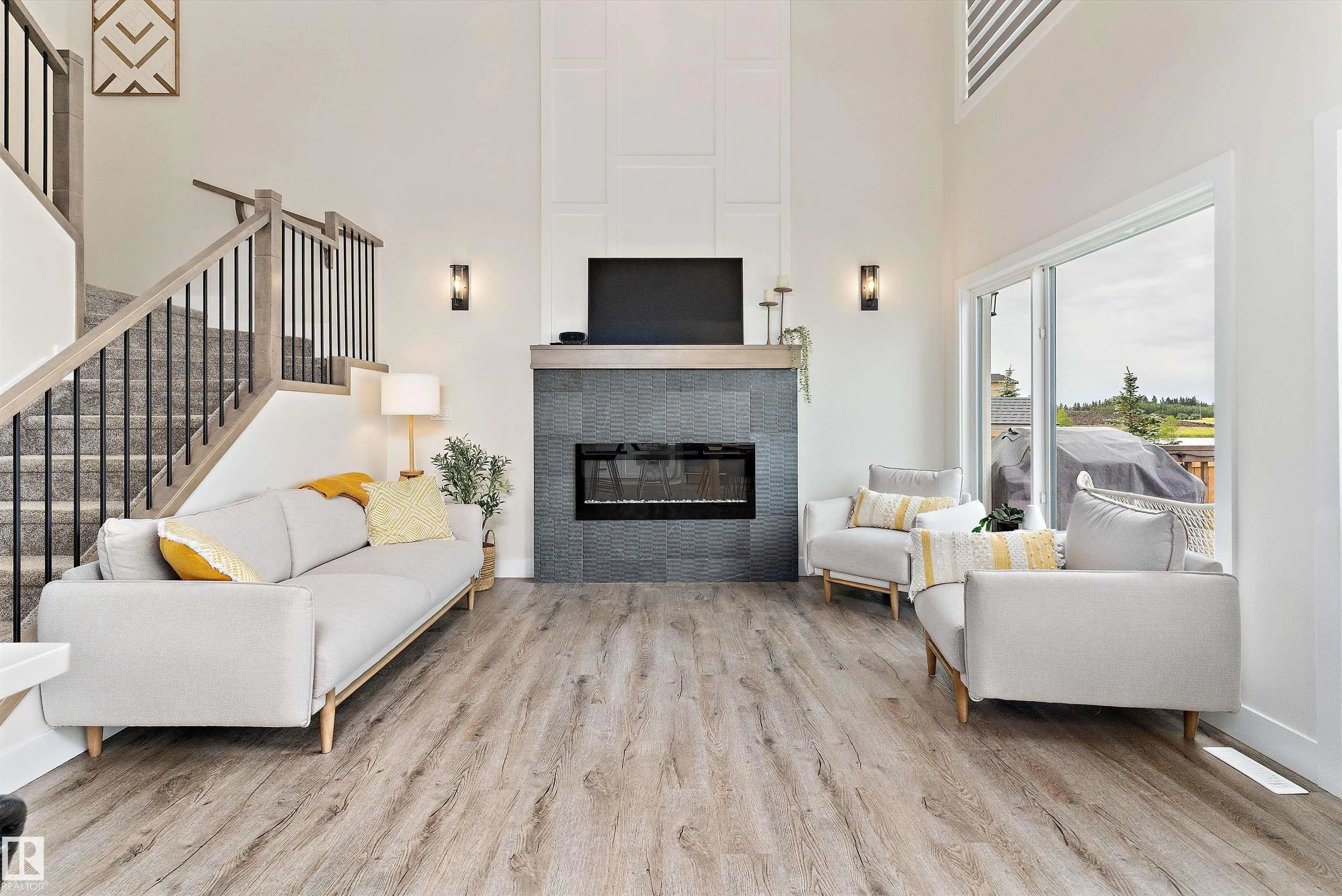 1028 BERG Place