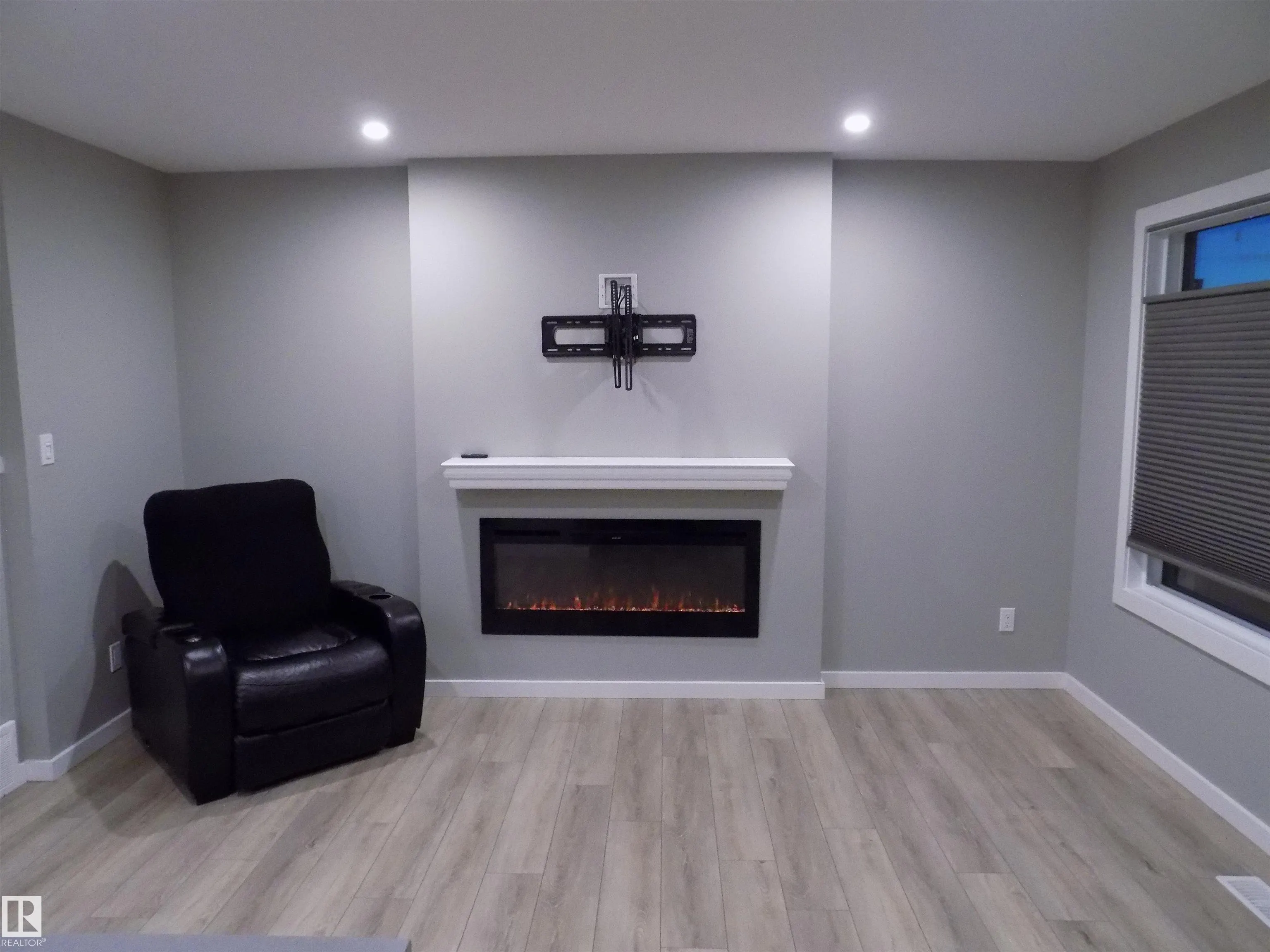 244 LARCH CRESCENT
