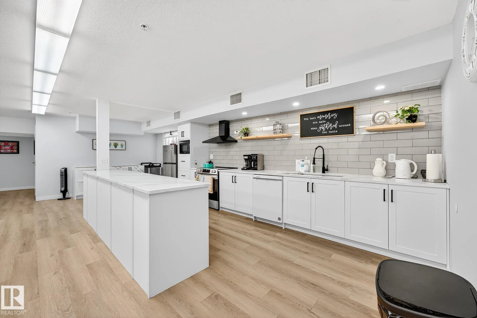 9995 93 Avenue