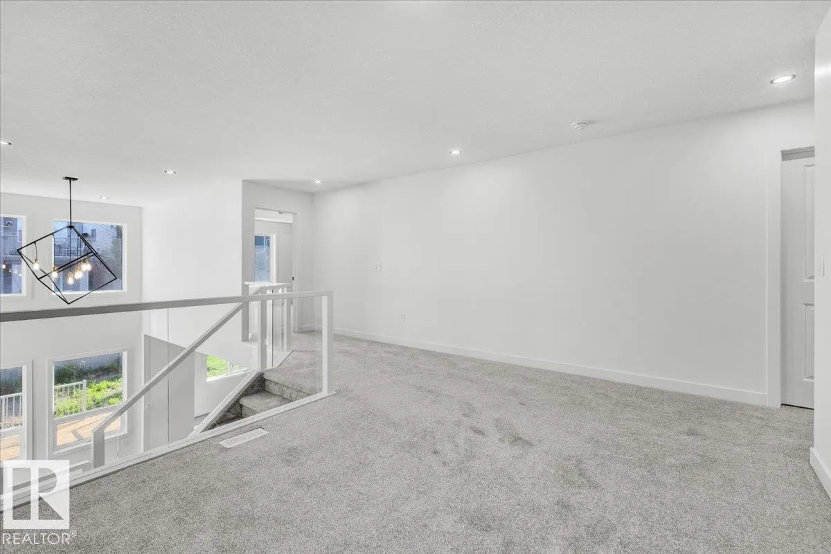 1154 GYRFALCON Crescent