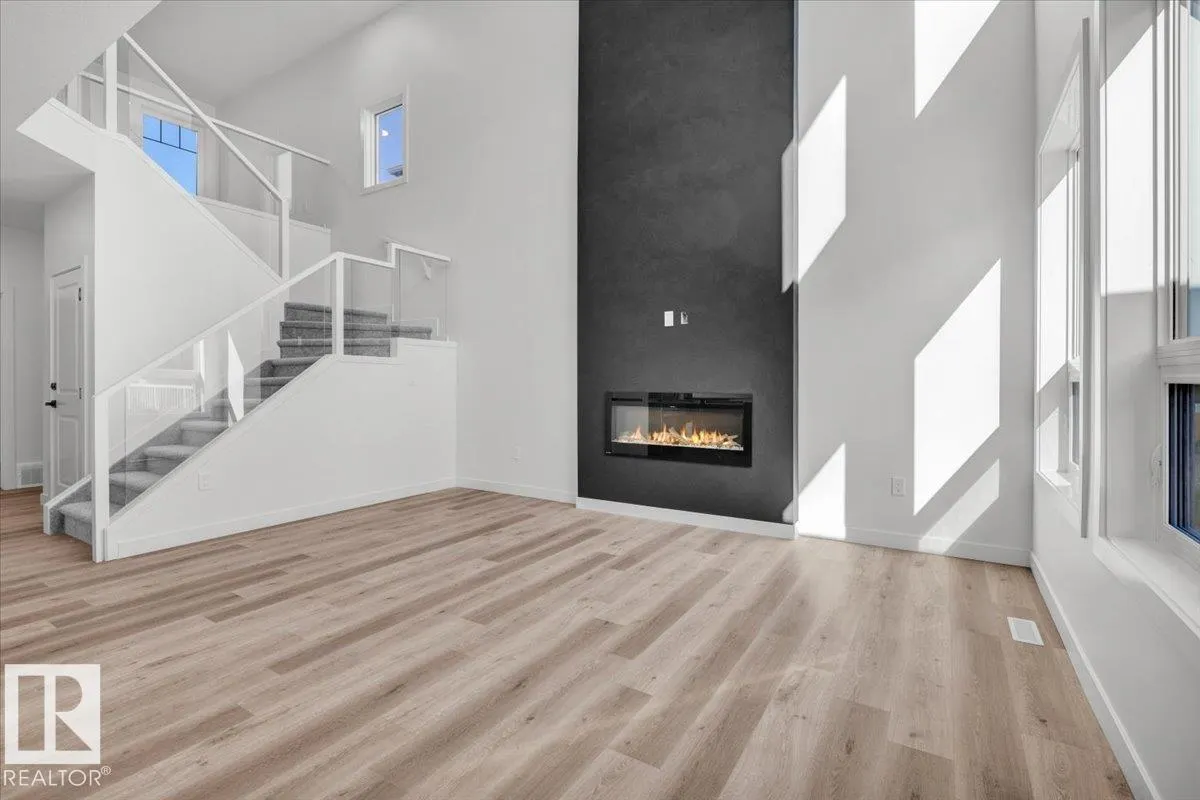 1154 GYRFALCON Crescent