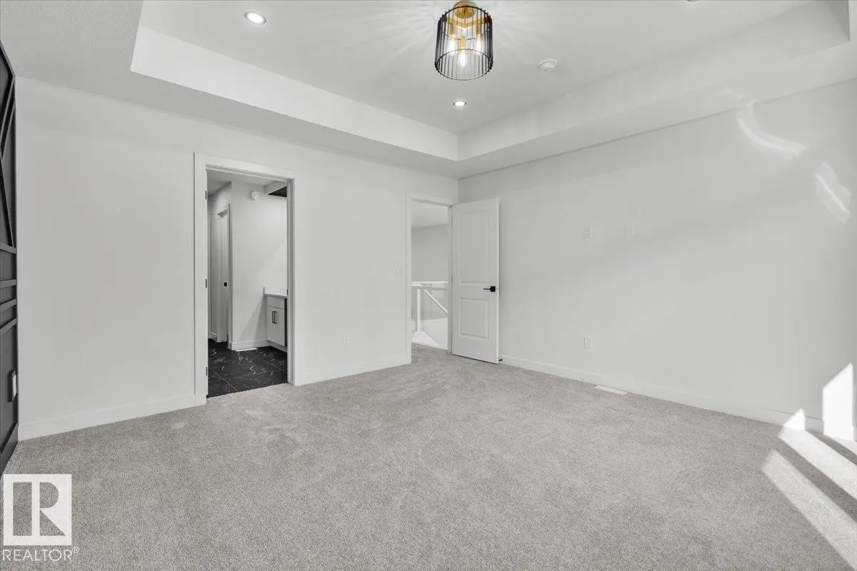 1154 GYRFALCON Crescent