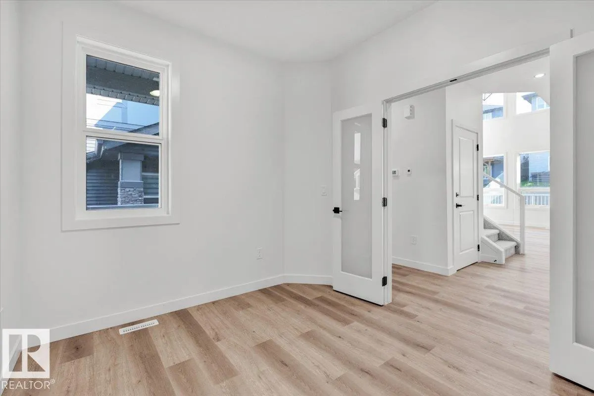 1154 GYRFALCON Crescent