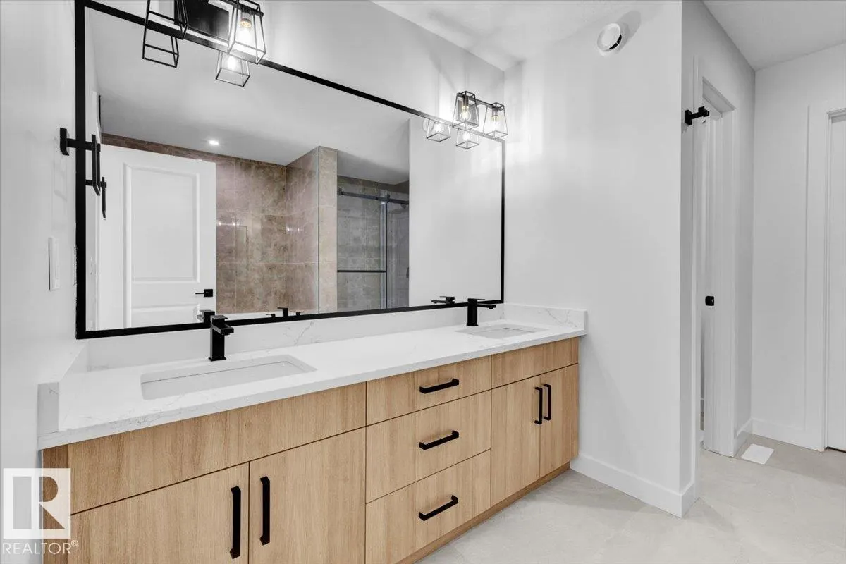 1119 GYRFALCON Crescent