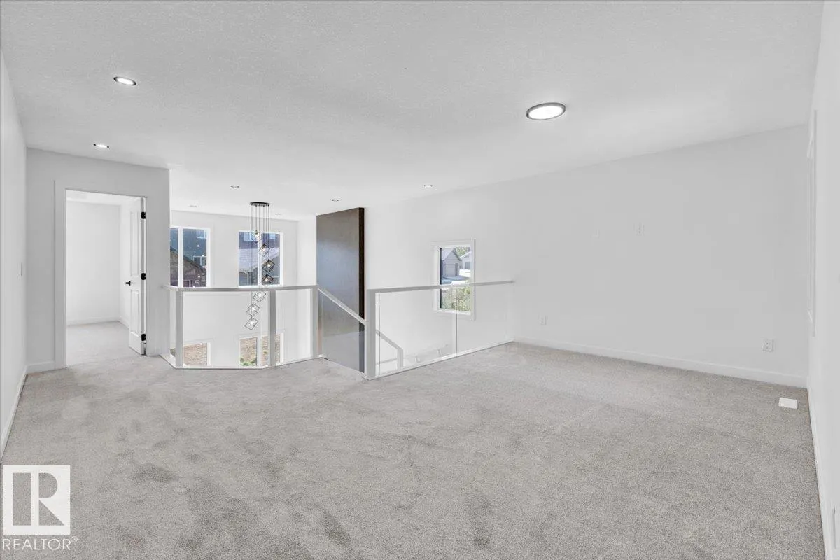 1119 GYRFALCON Crescent