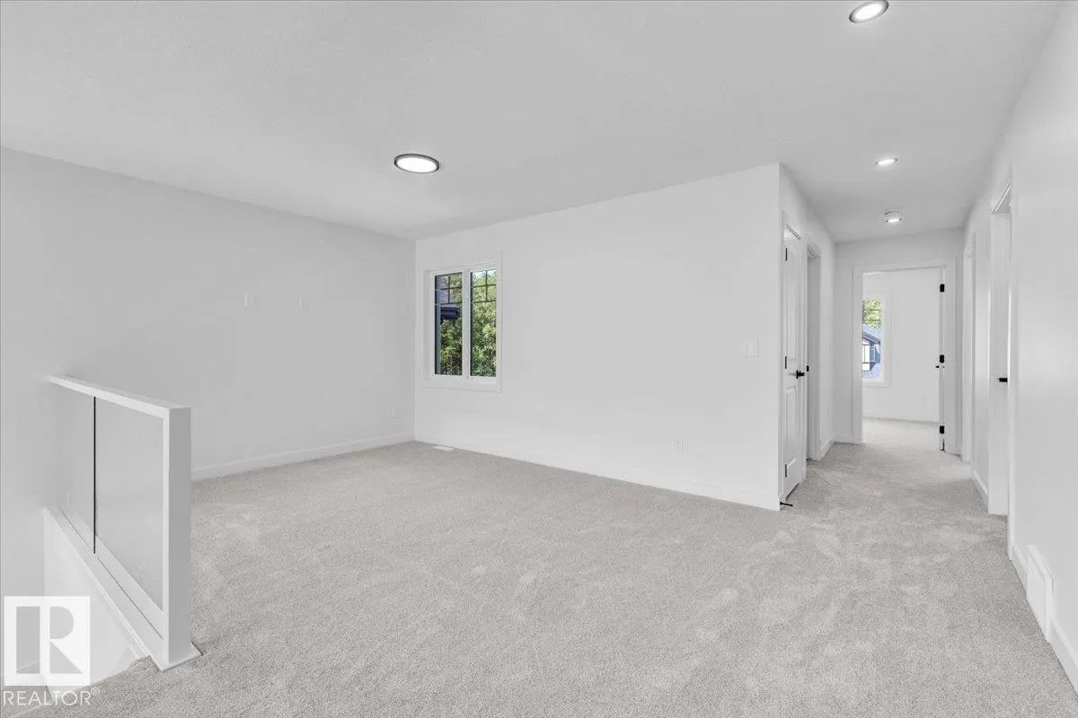 1119 GYRFALCON Crescent