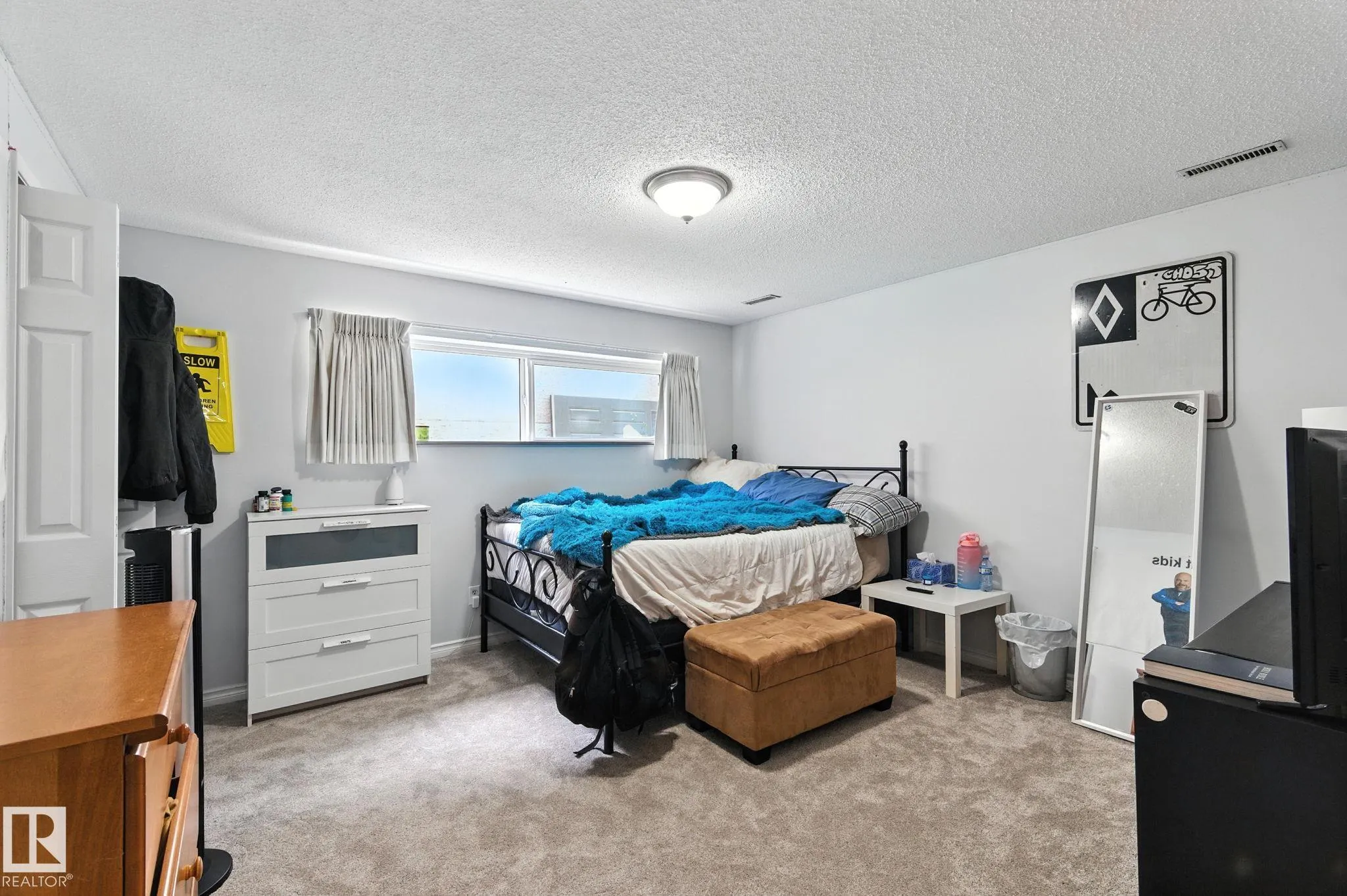 17 AMBER Crescent