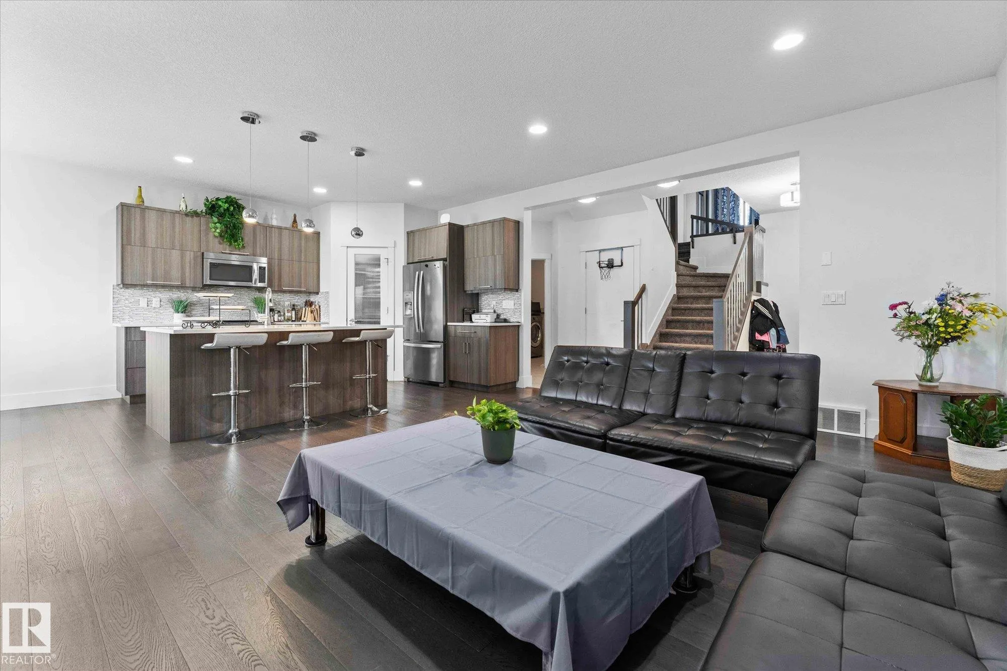 66 KENSINGTON Close