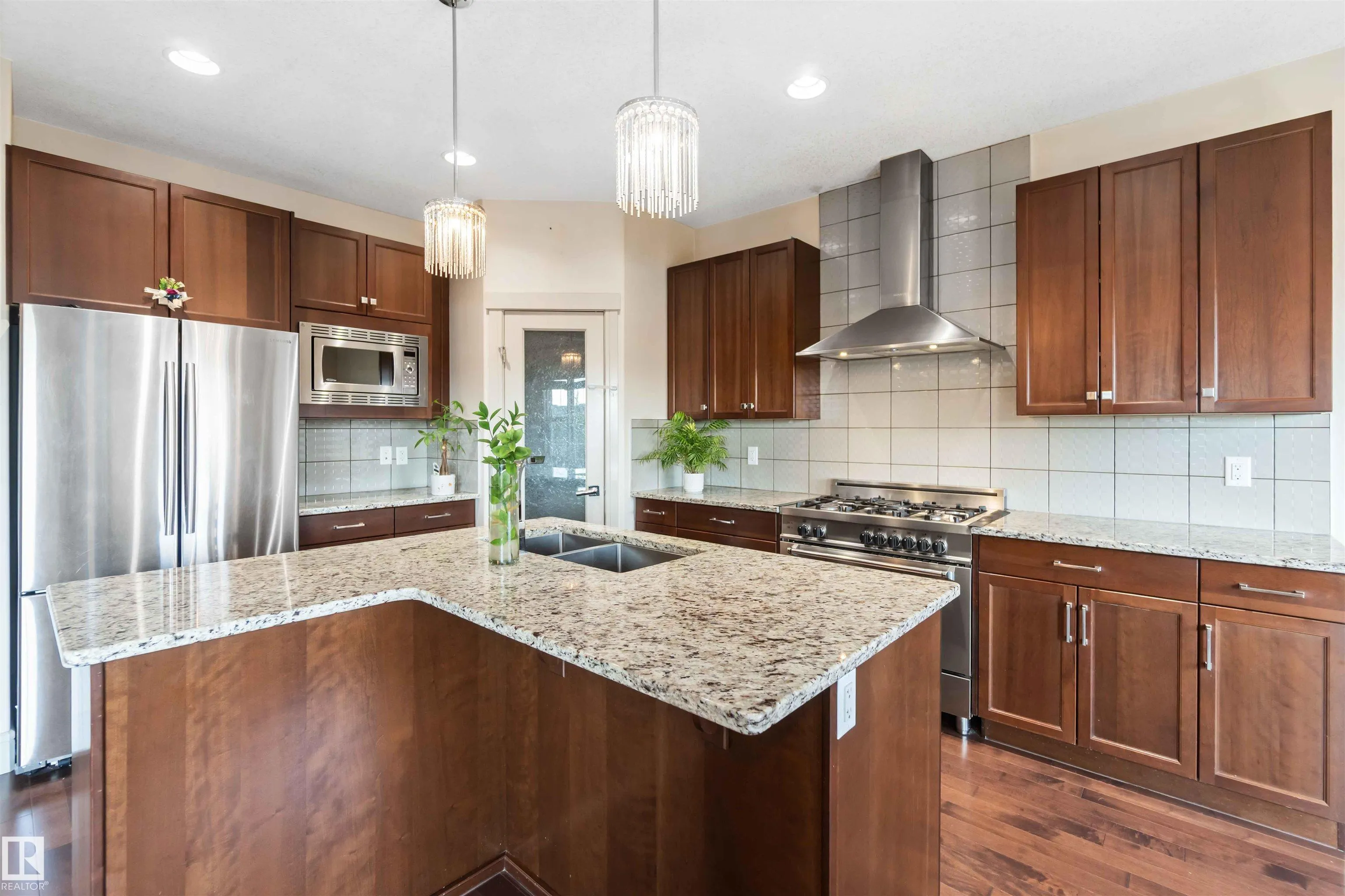 3434 Parker Loop