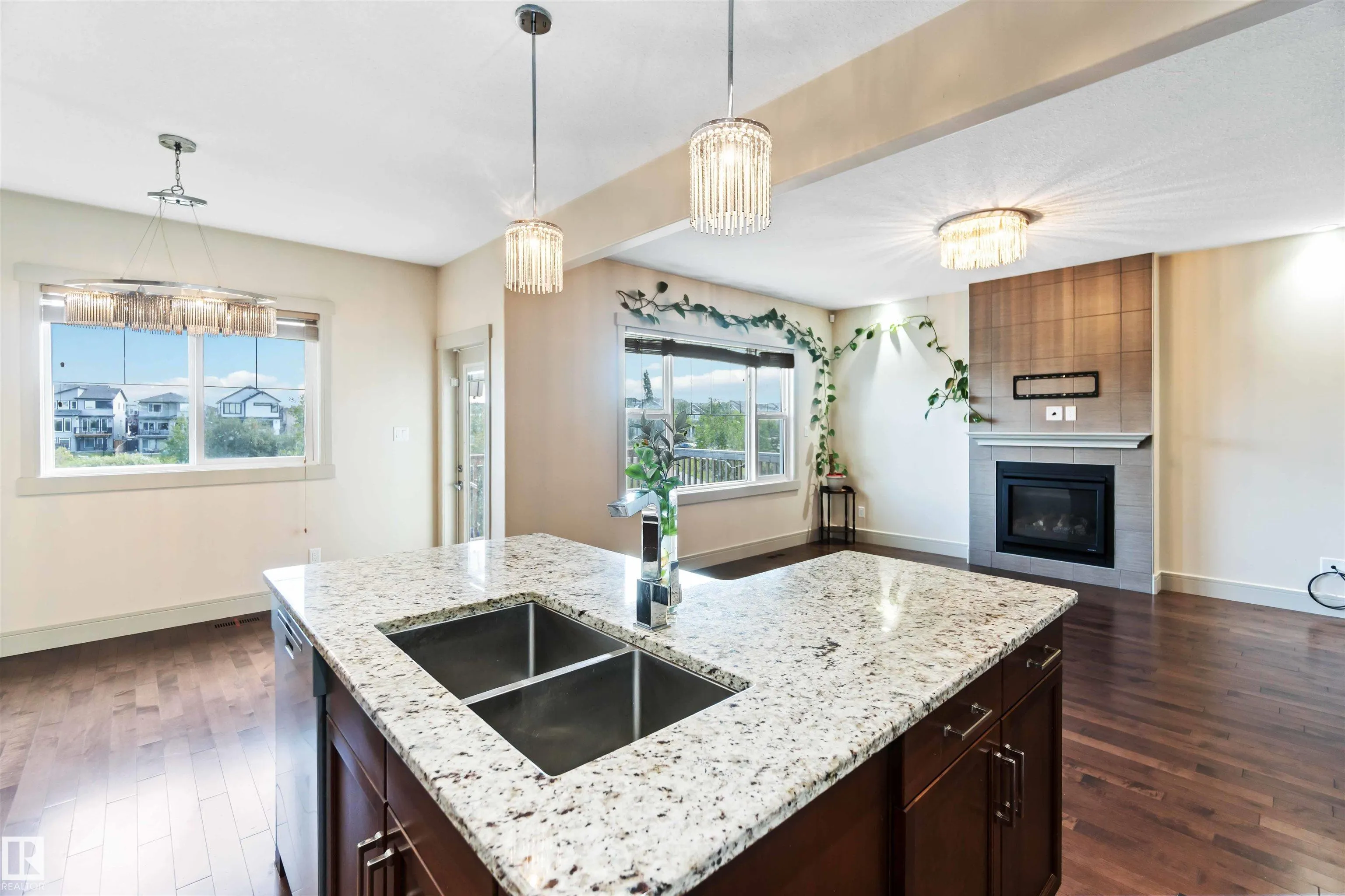 3434 Parker Loop