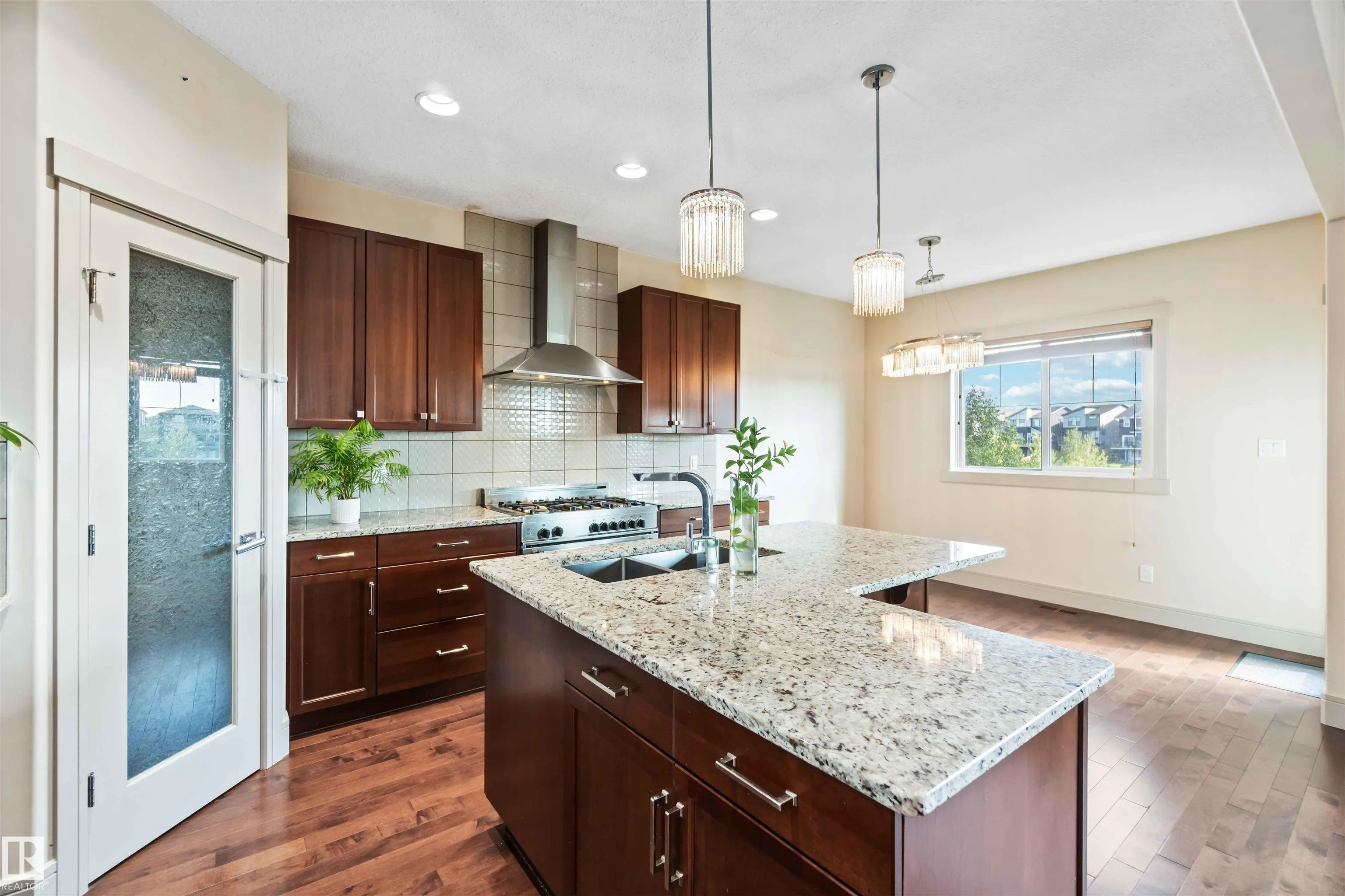 3434 Parker Loop