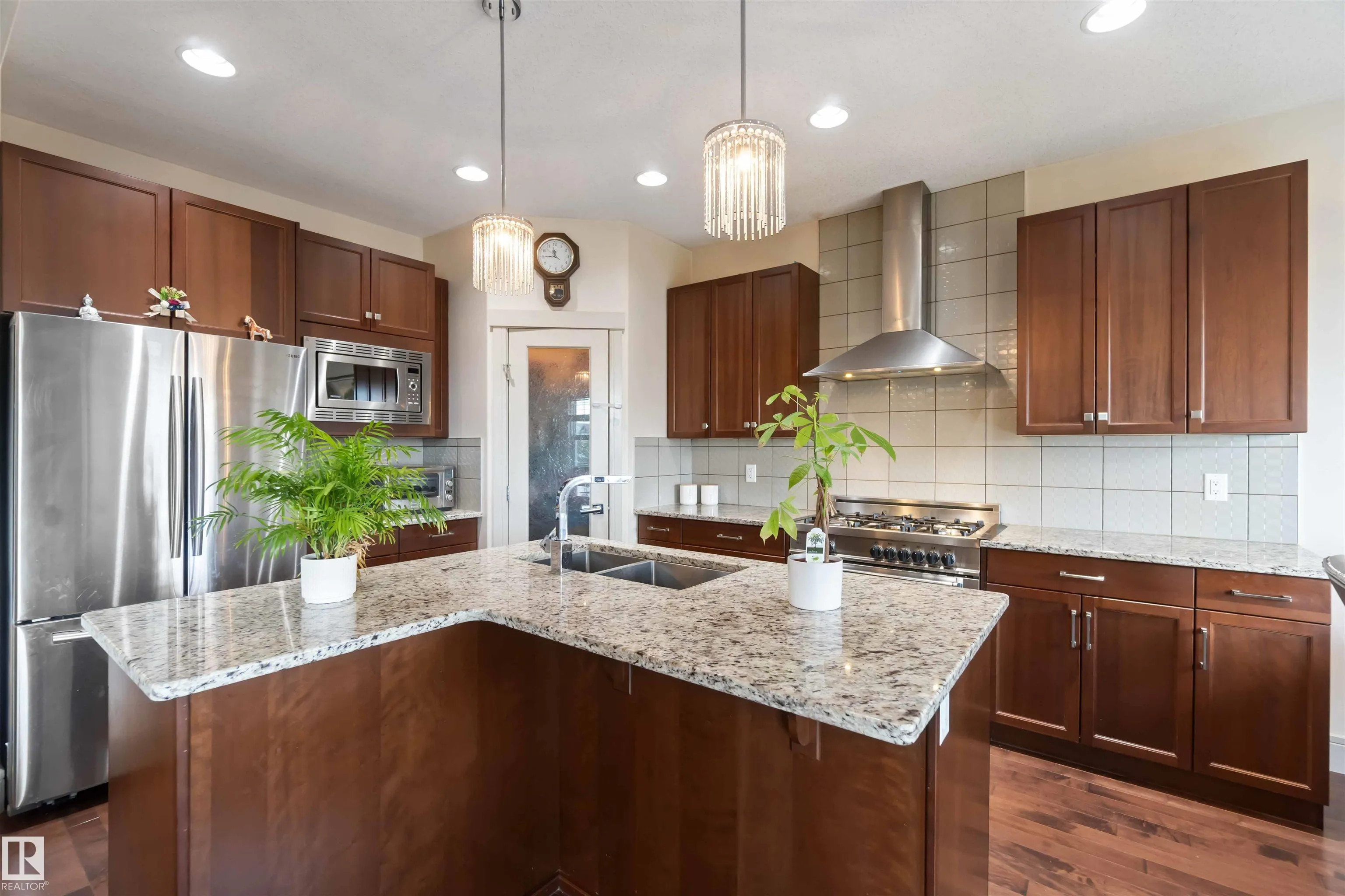 3434 Parker Loop