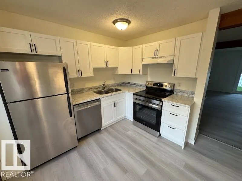 9 GRANDIN WOODS Estates