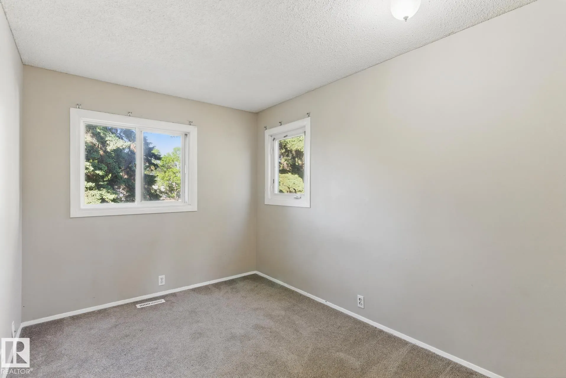 9 GRANDIN WOODS Estates