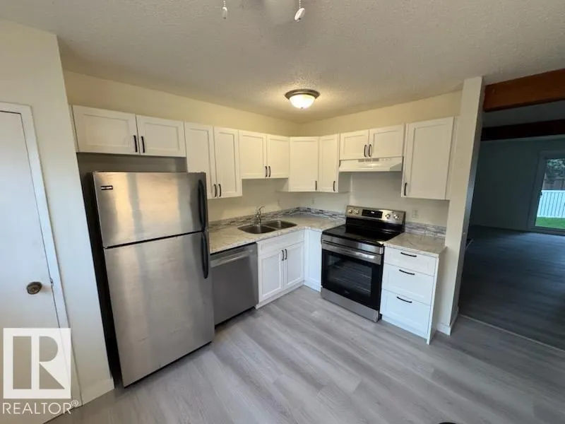 9 GRANDIN WOODS Estates