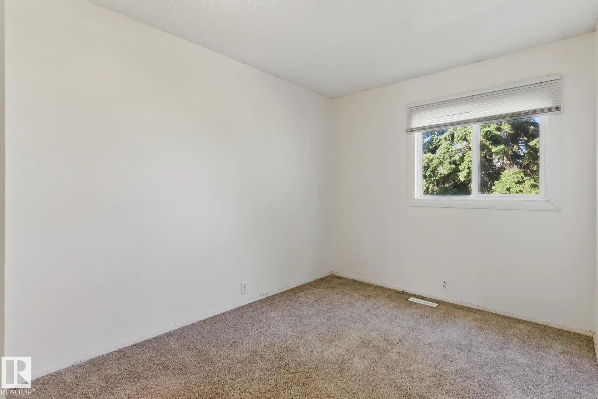 9 GRANDIN WOODS Estates