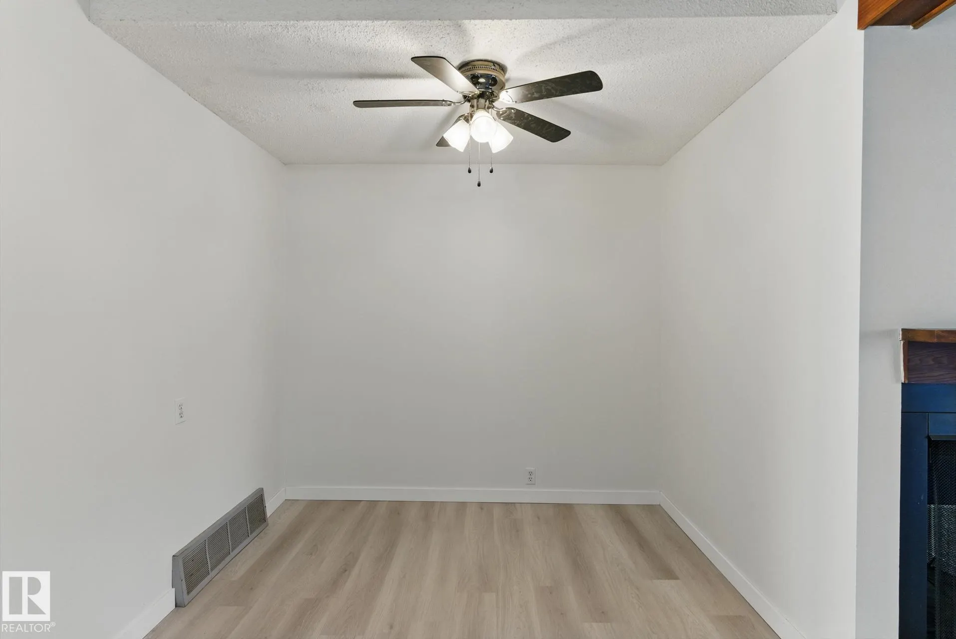 9 GRANDIN WOODS Estates