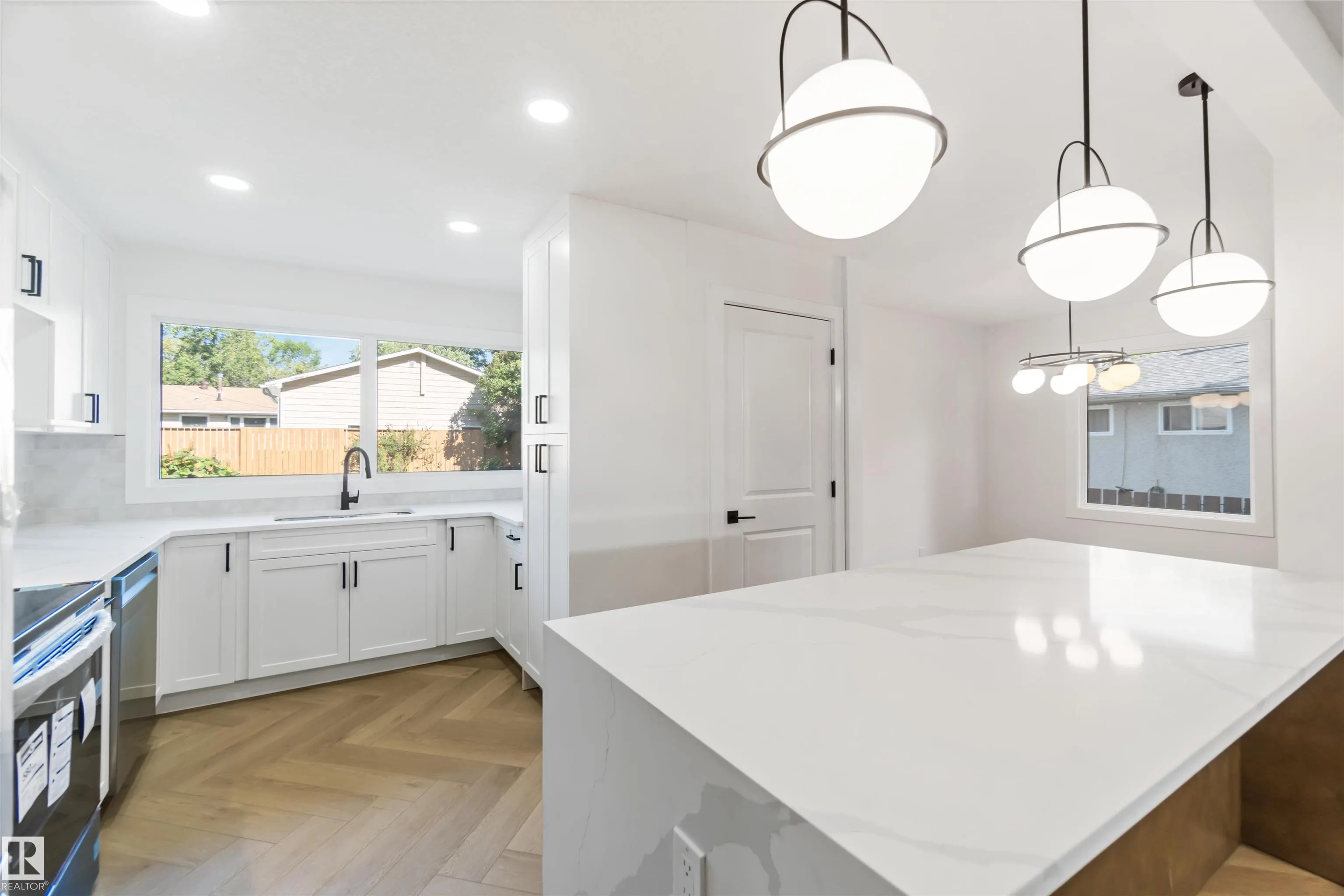 22 SUNNYSIDE Crescent