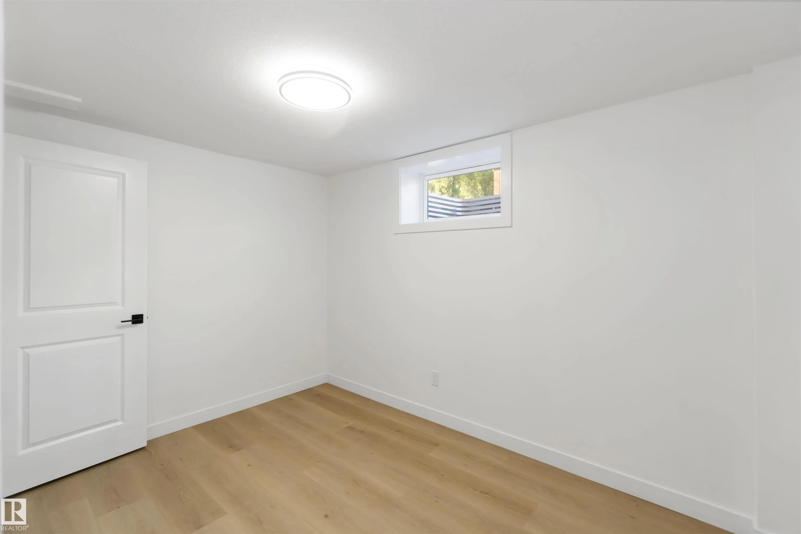 22 SUNNYSIDE Crescent