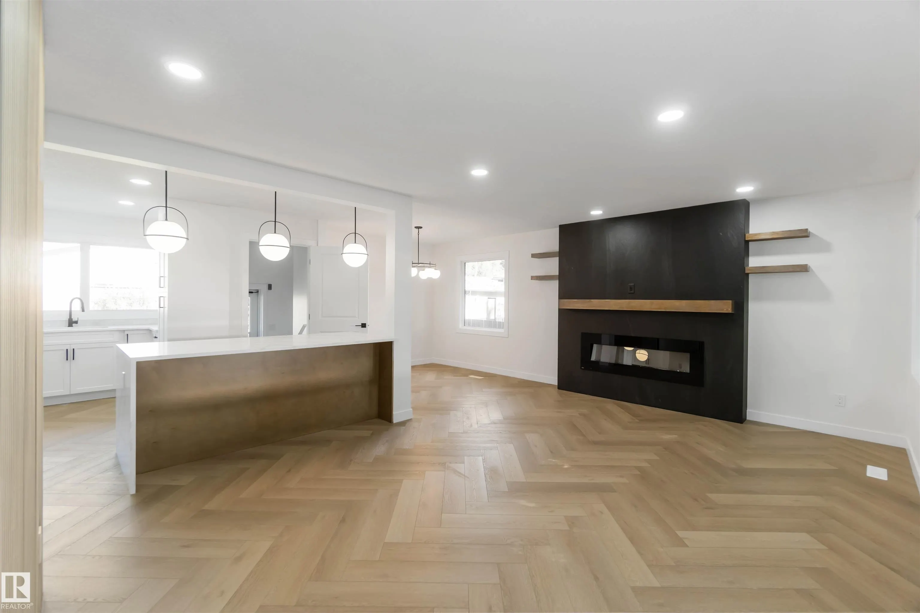 22 SUNNYSIDE Crescent