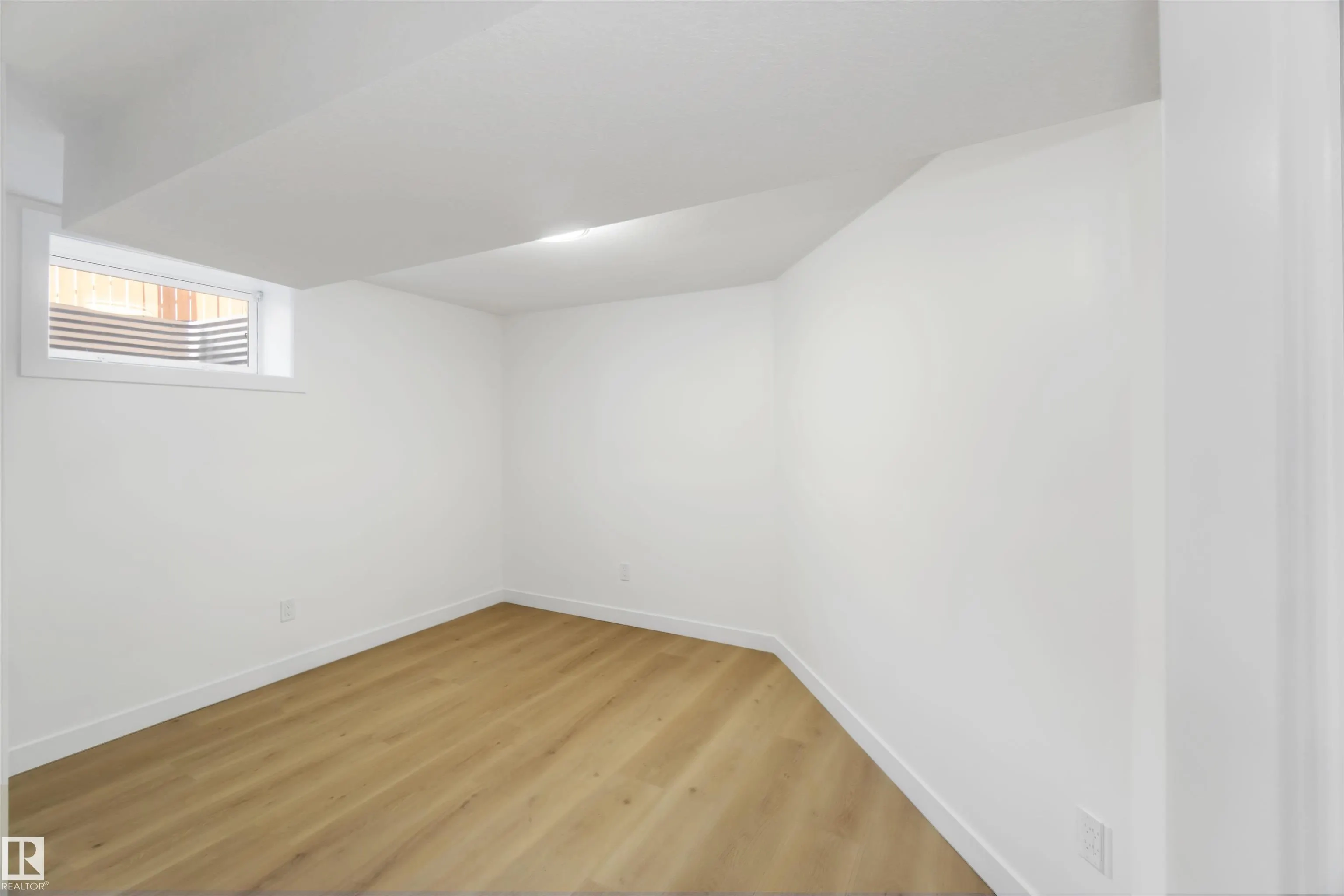 22 SUNNYSIDE Crescent