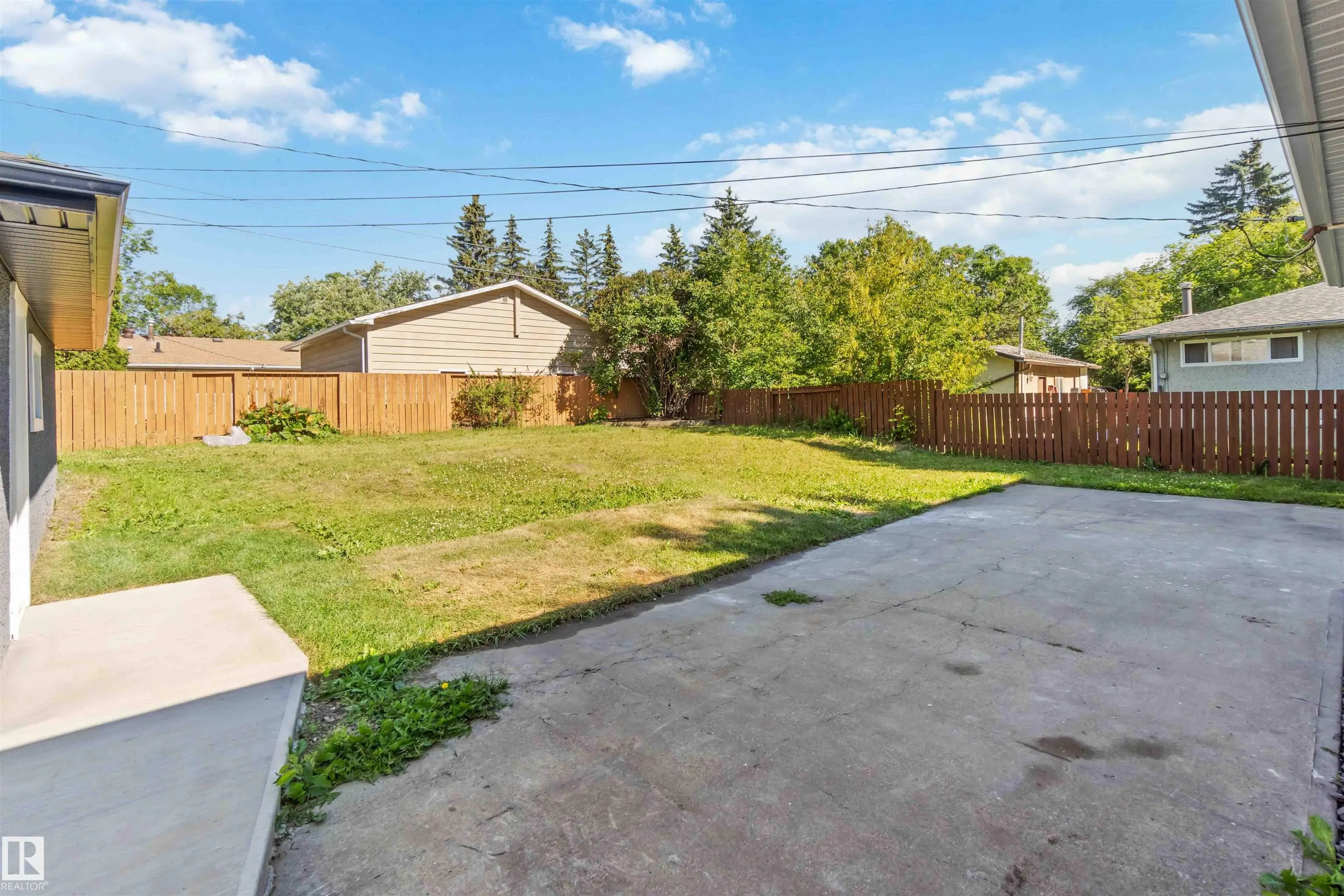 22 SUNNYSIDE Crescent