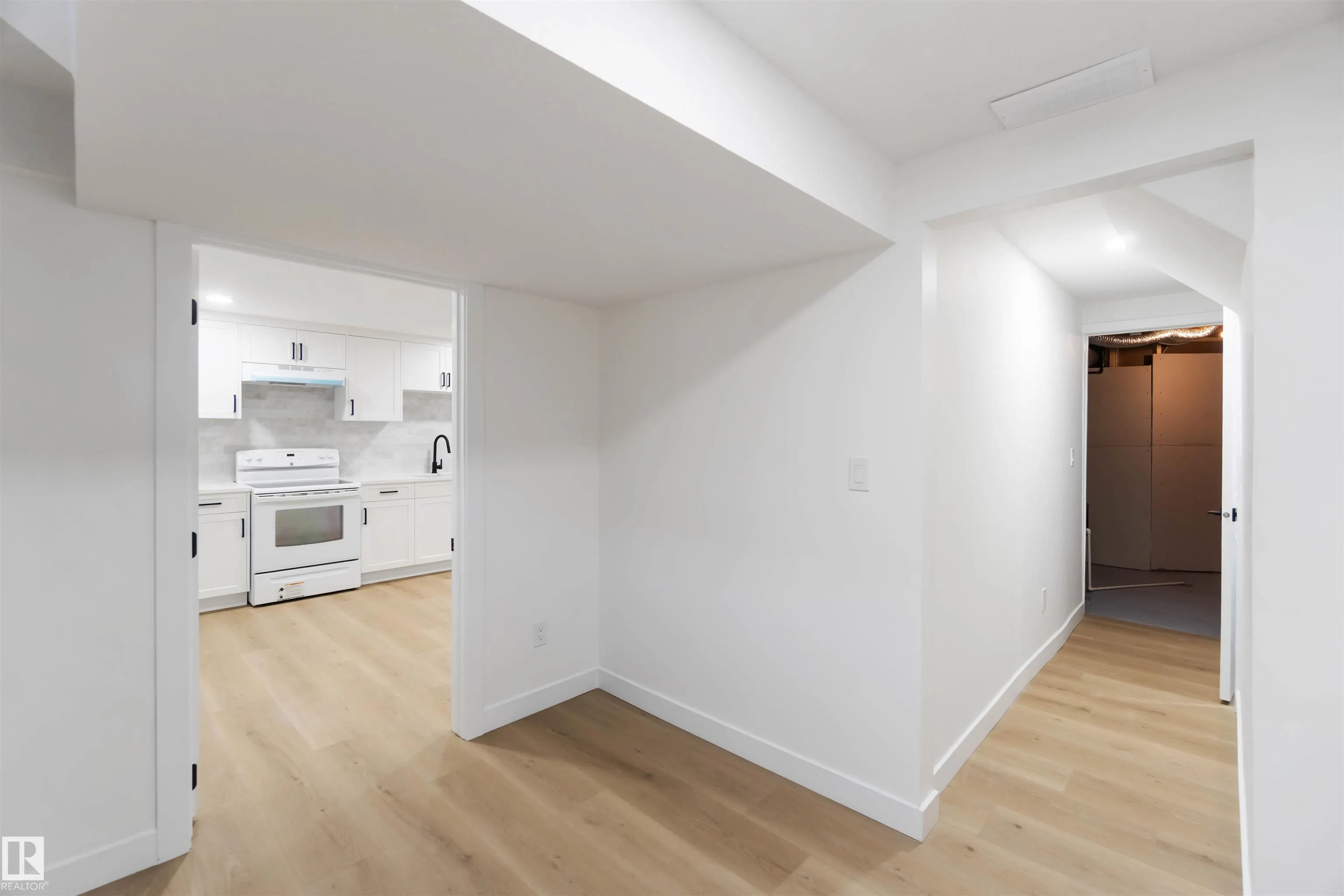 22 SUNNYSIDE Crescent
