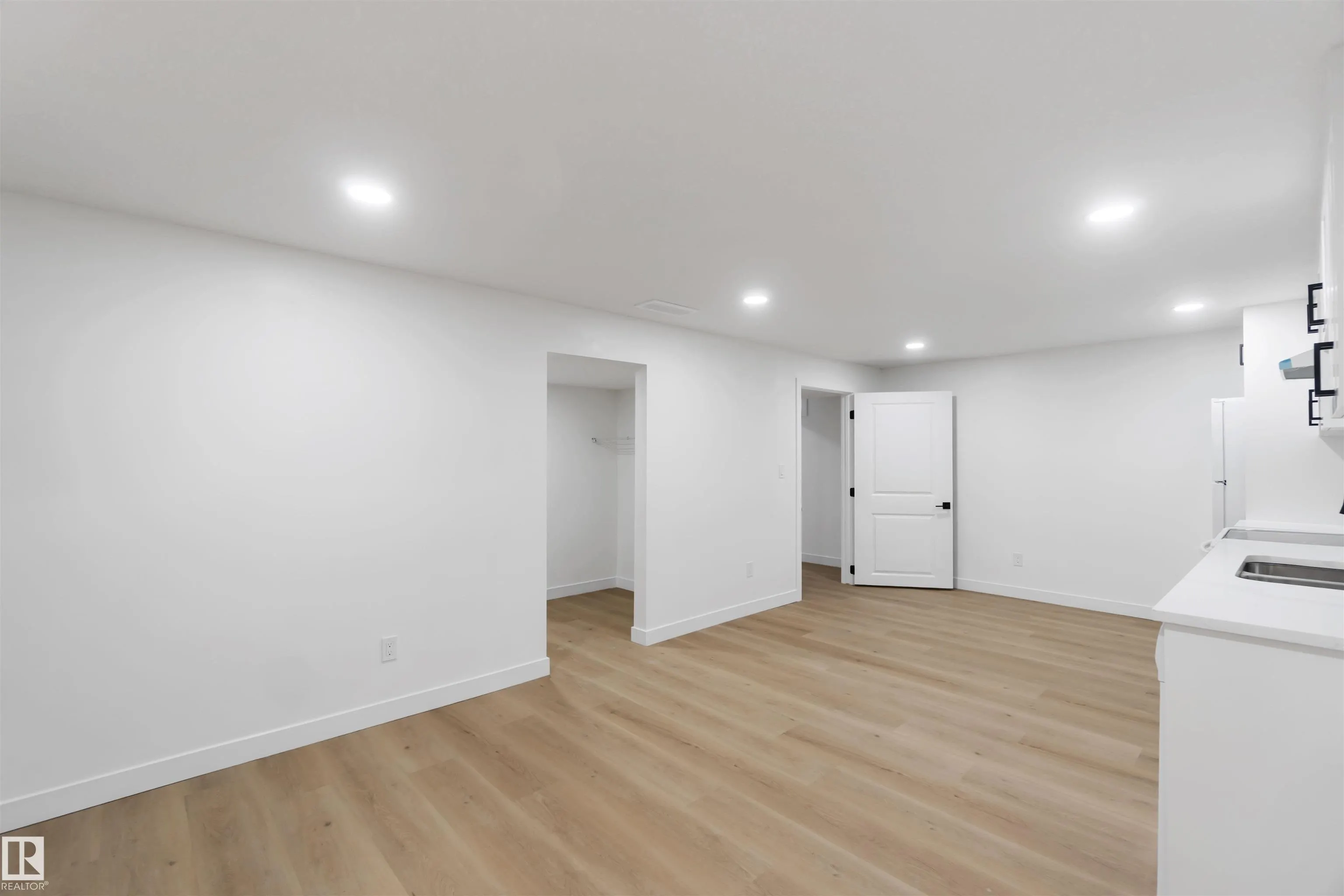 22 SUNNYSIDE Crescent