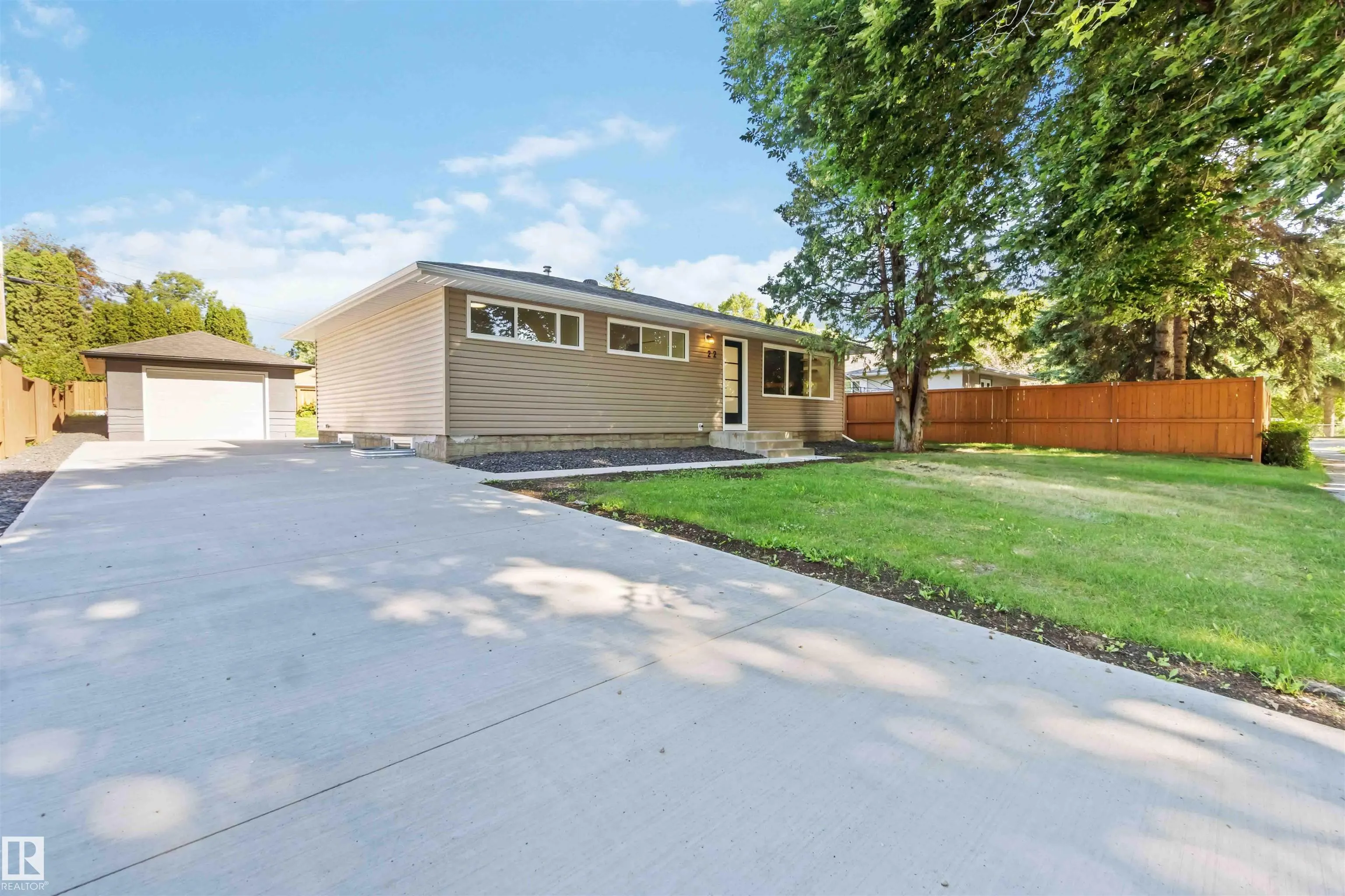 22 SUNNYSIDE Crescent