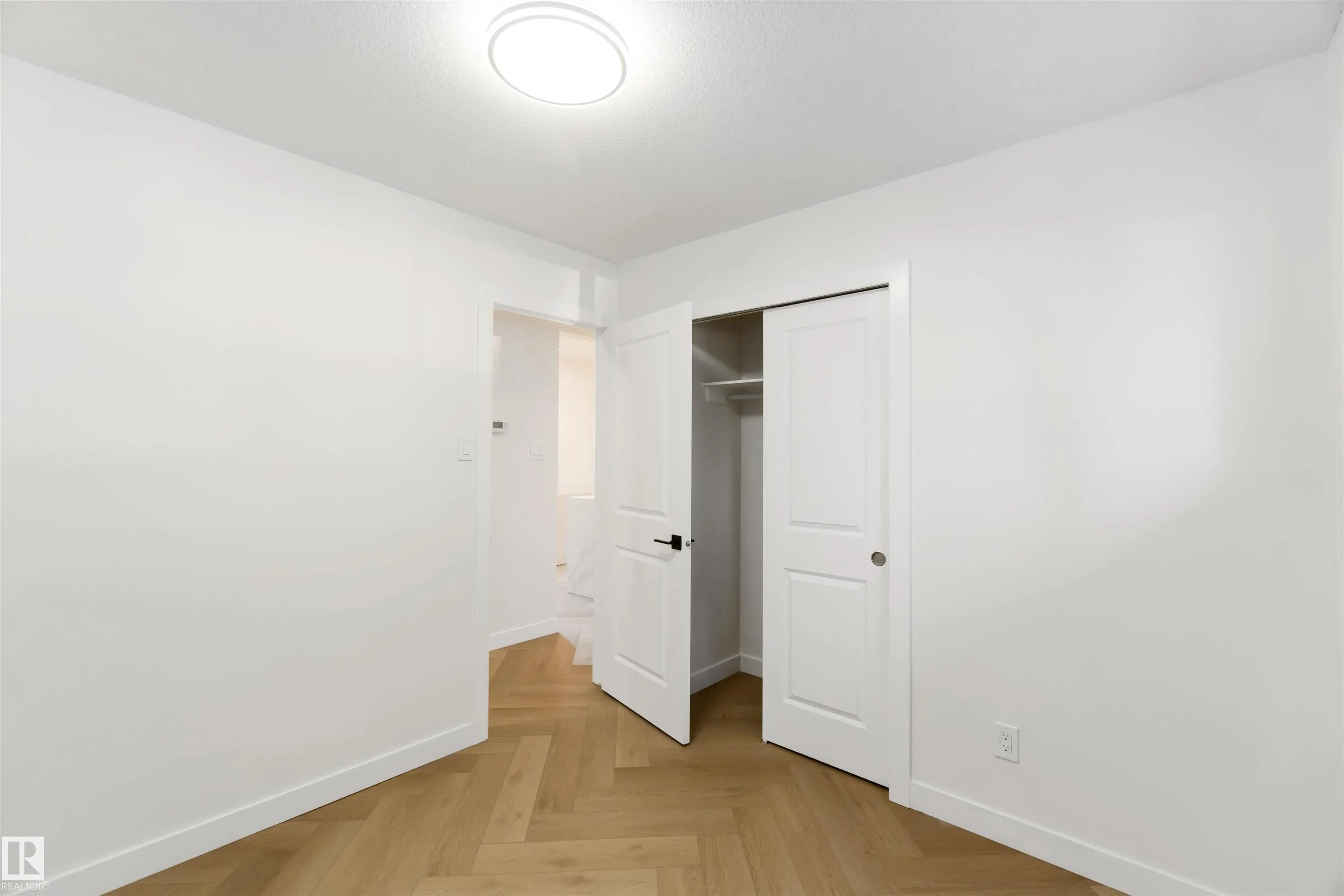 22 SUNNYSIDE Crescent
