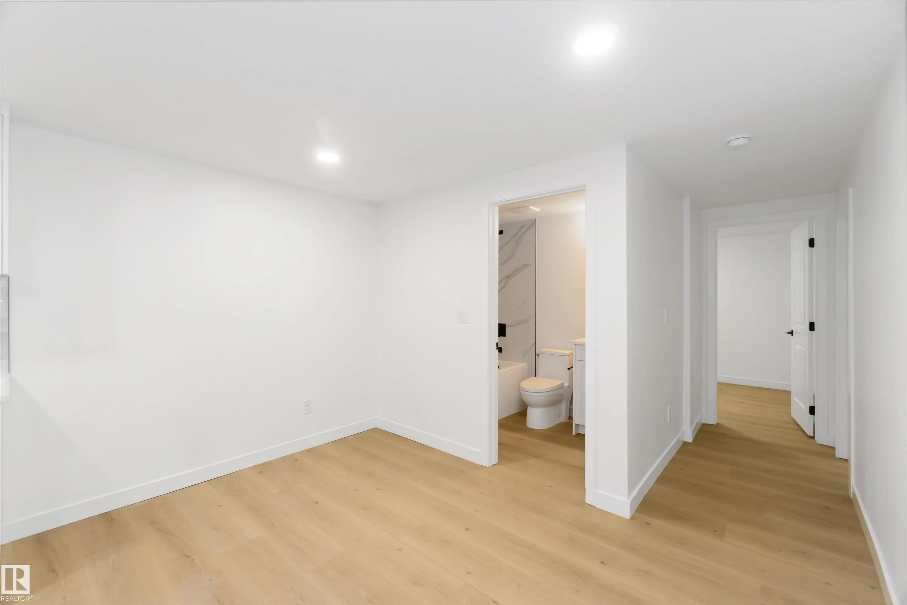 22 SUNNYSIDE Crescent