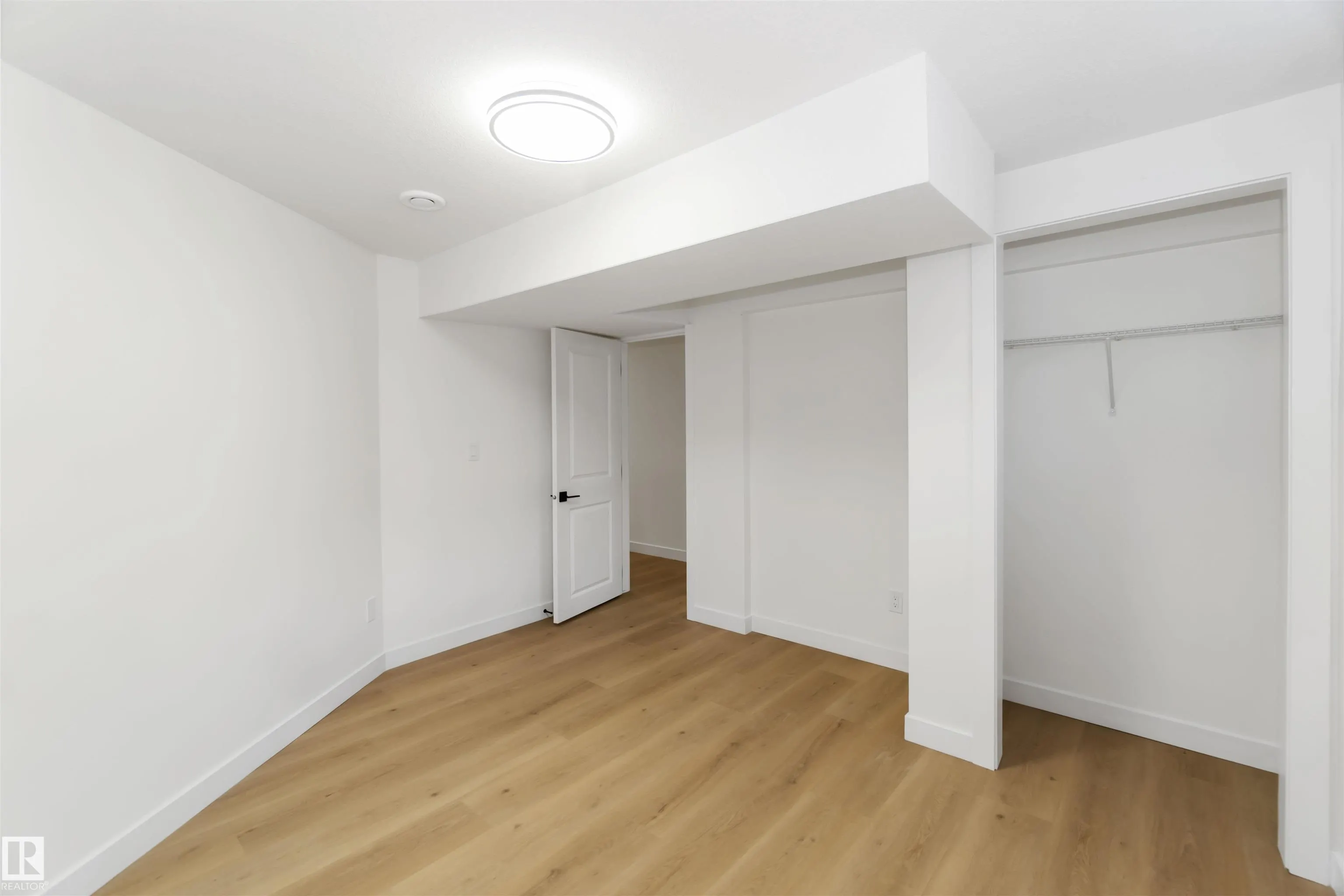 22 SUNNYSIDE Crescent