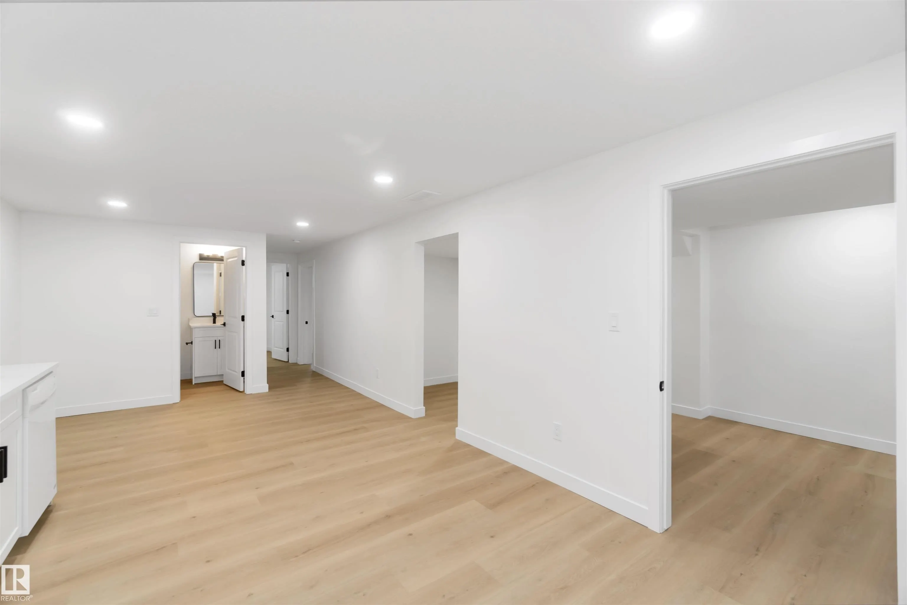 22 SUNNYSIDE Crescent