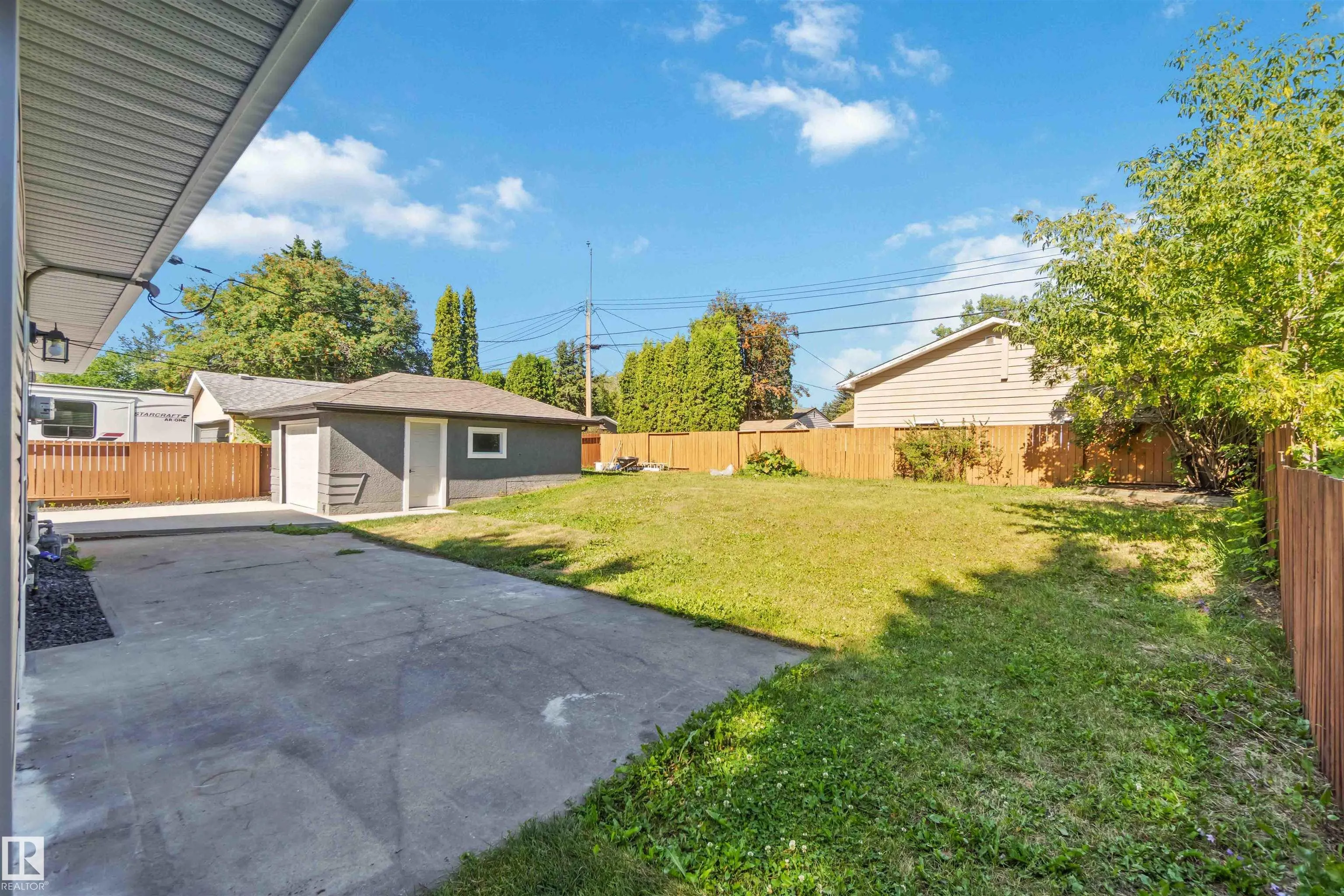 22 SUNNYSIDE Crescent