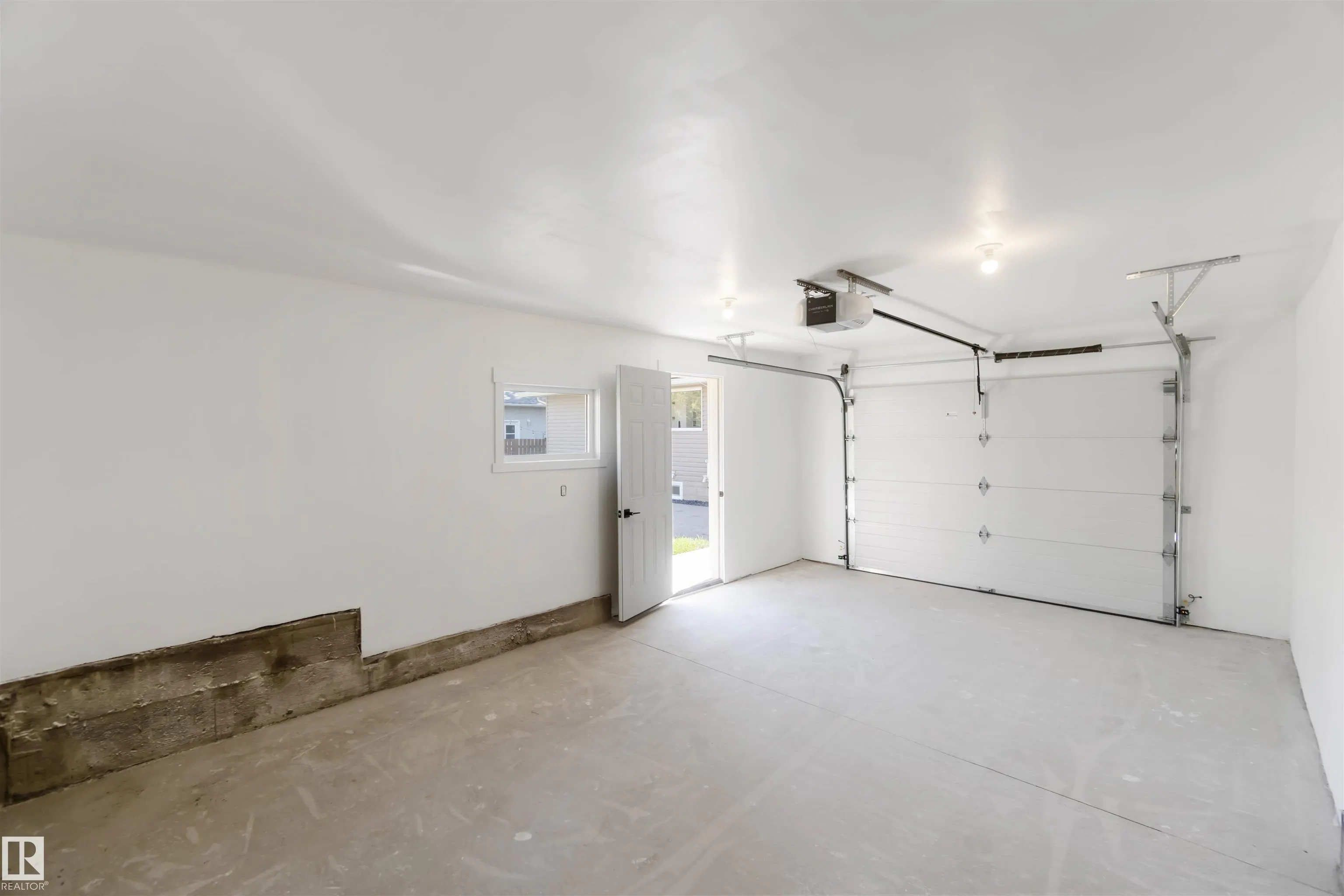 22 SUNNYSIDE Crescent