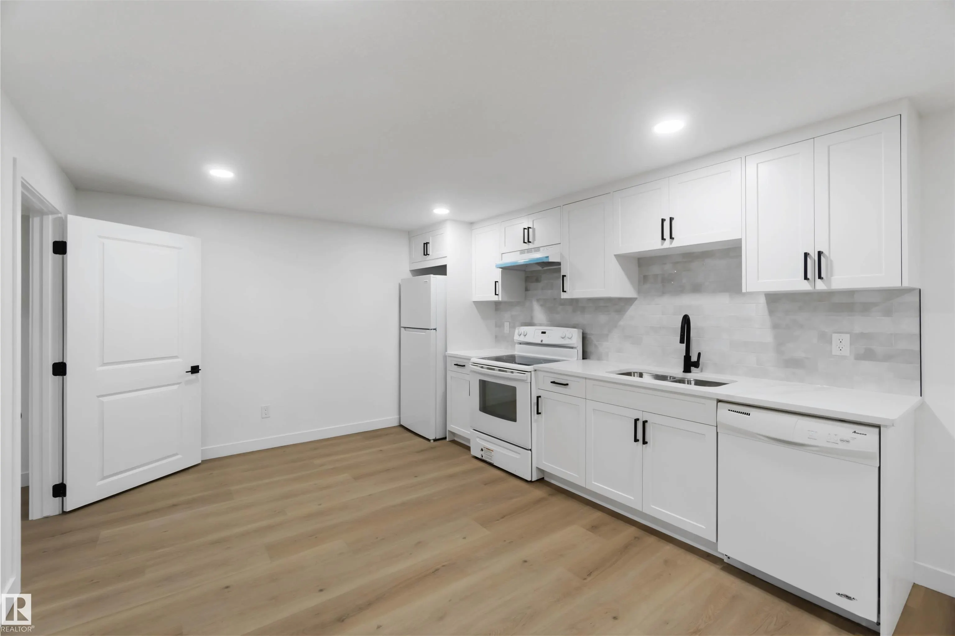 22 SUNNYSIDE Crescent